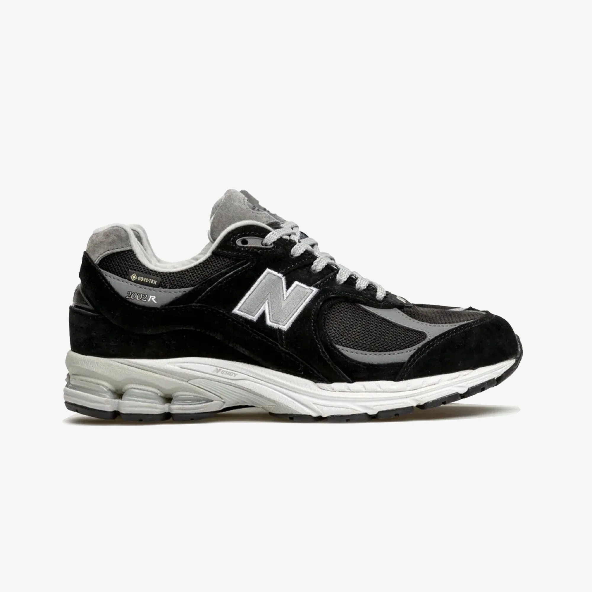 New Balance | 2002R { BLACK