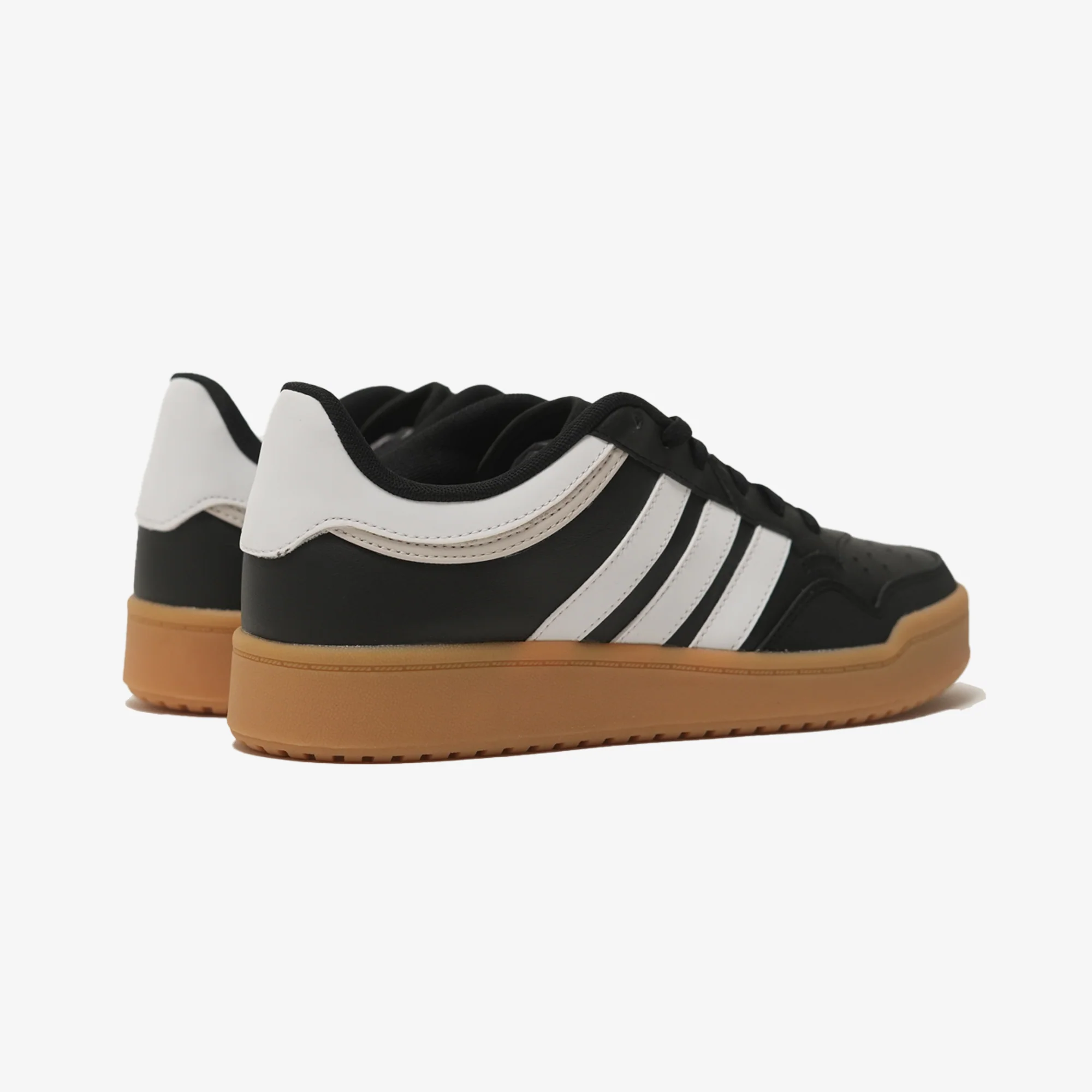 ADIDAS ORIGINALS | HOOPS 4.0 IKD { CBLACK/FTWWHT/GUM3 - Image 4