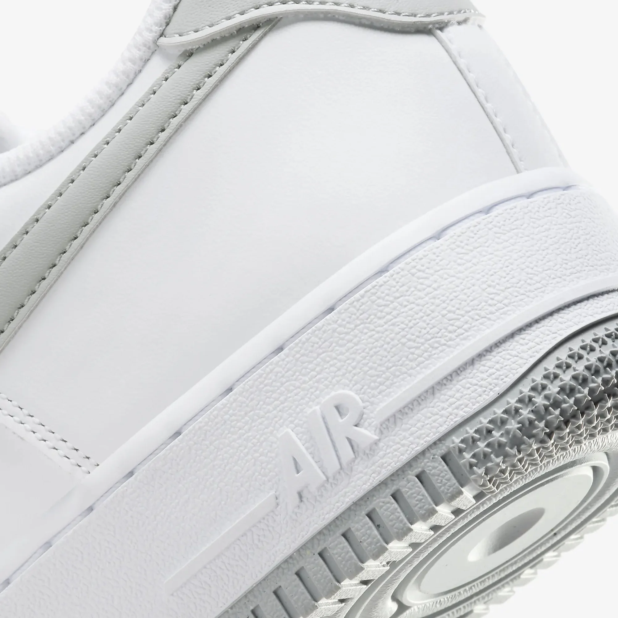 Nike | AIR FORCE 1 '07 { WHITE/LT SMOKE GREY-WHITE - Image 5