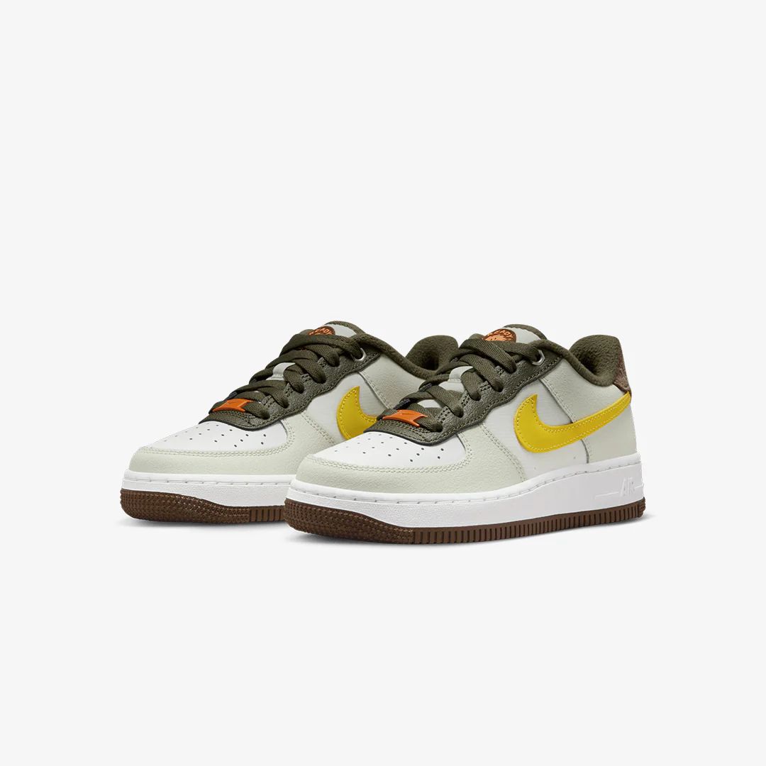 Nike | AIR FORCE 1 LV8 (GS) { SUMMIT WHITE/VIVID SULFUR-SUMMIT WHITE - Image 2