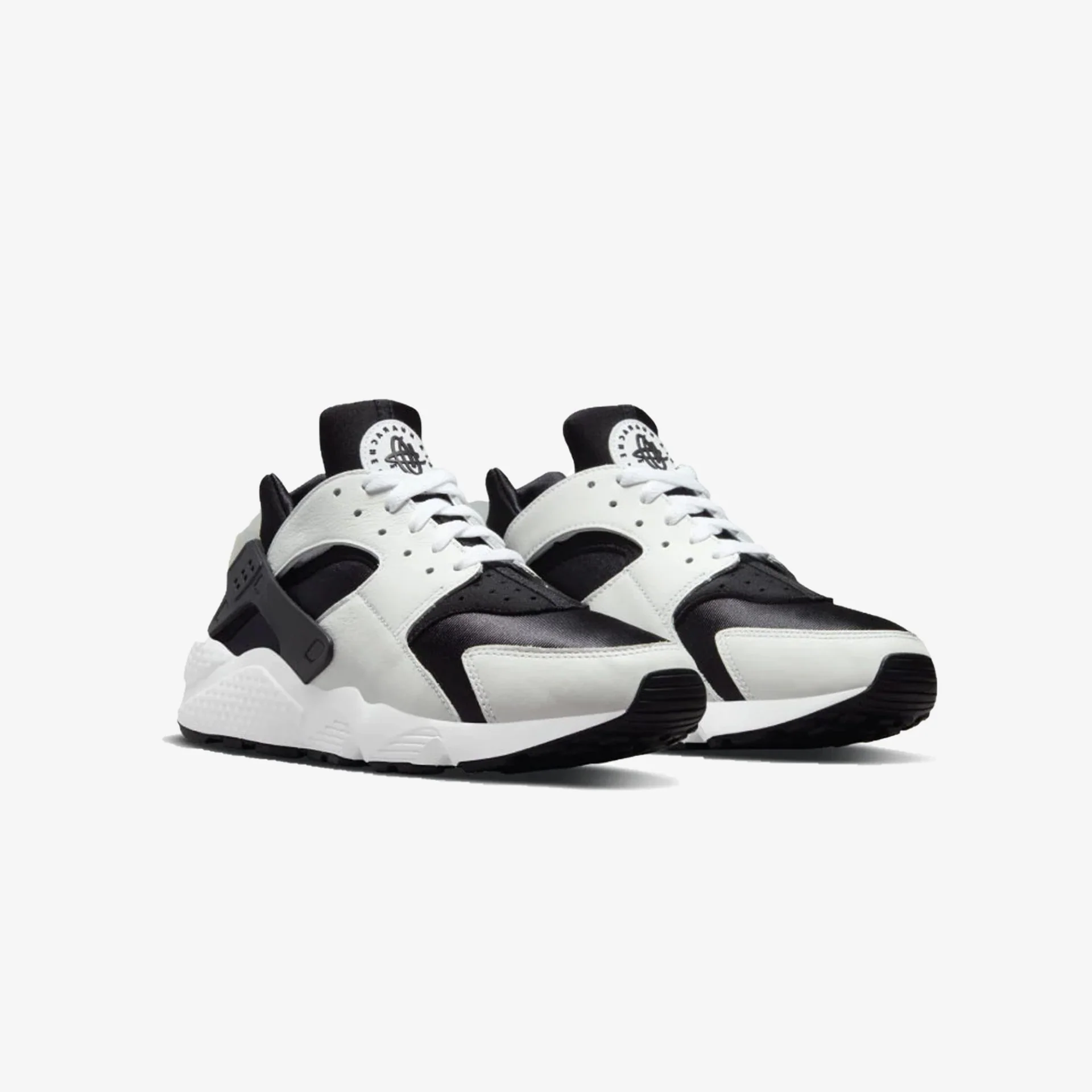 Nike | AIR HUARACHE { BLACK/WHITE - Image 2
