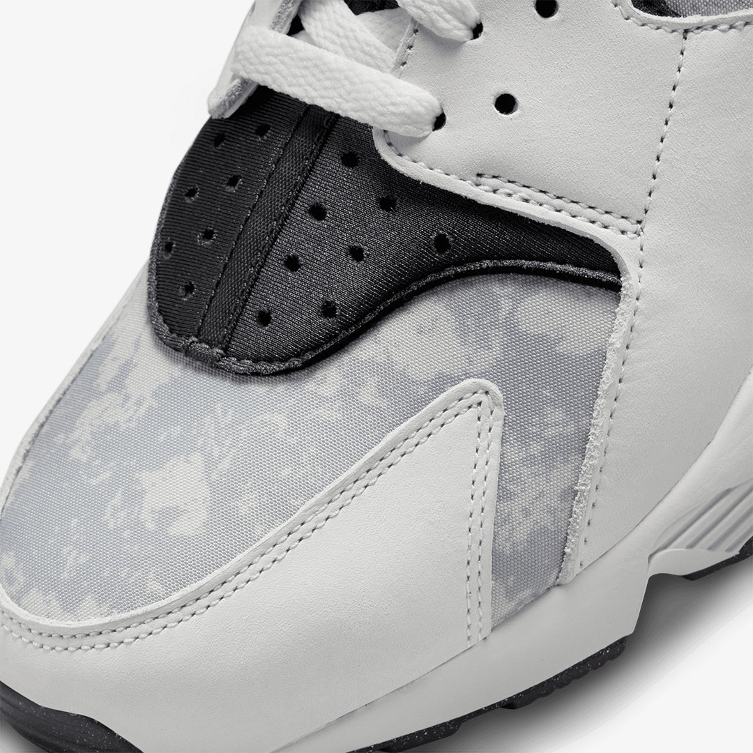 Nike | AIR HUARACHE PREMIUM { SUMMIT WHITE/ANTHRACITE - Image 4