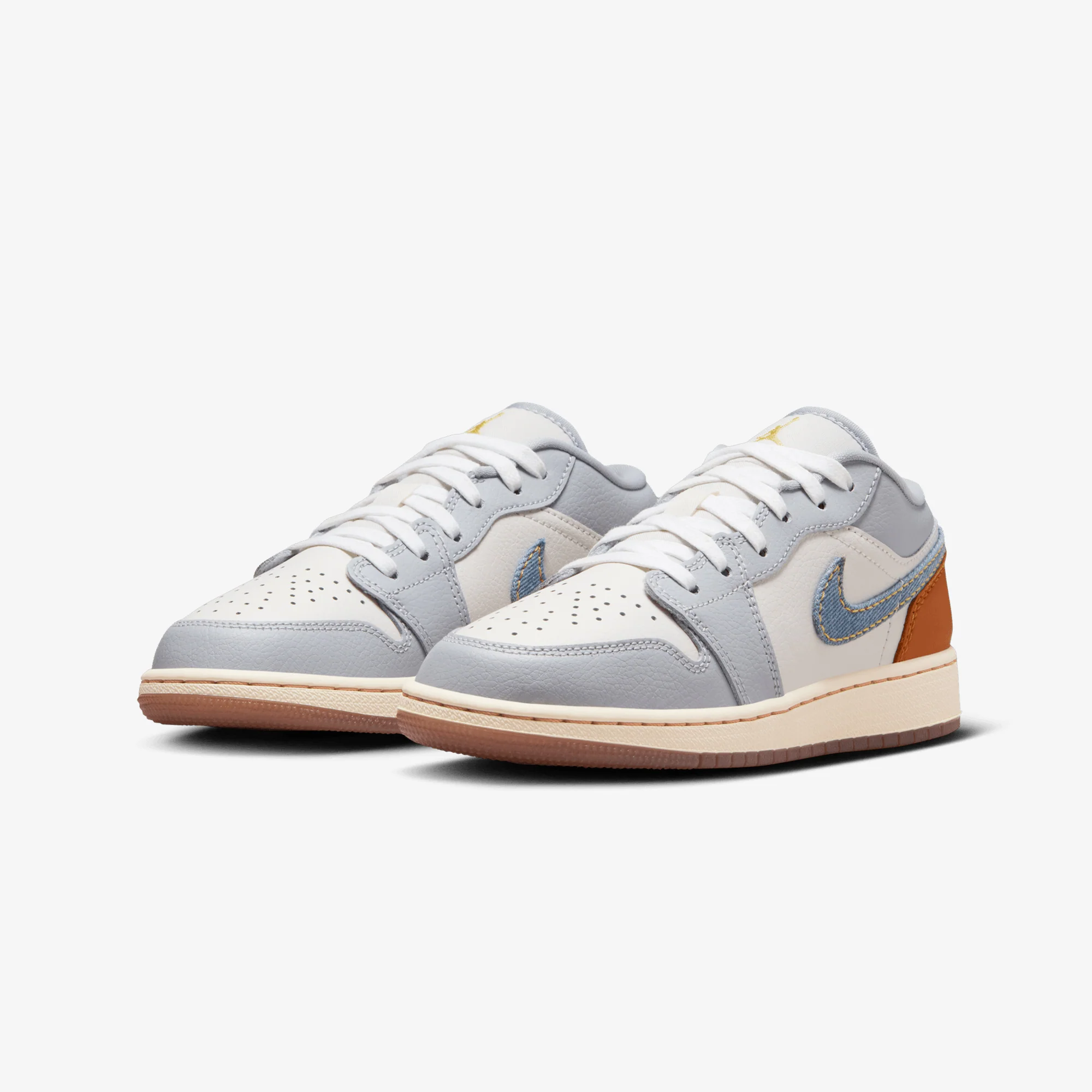Jordan | AIR JORDAN 1 LOW SE (GS) { PHANTOM/LT ARMORY BLUE-COCONUT MILK - Image 2