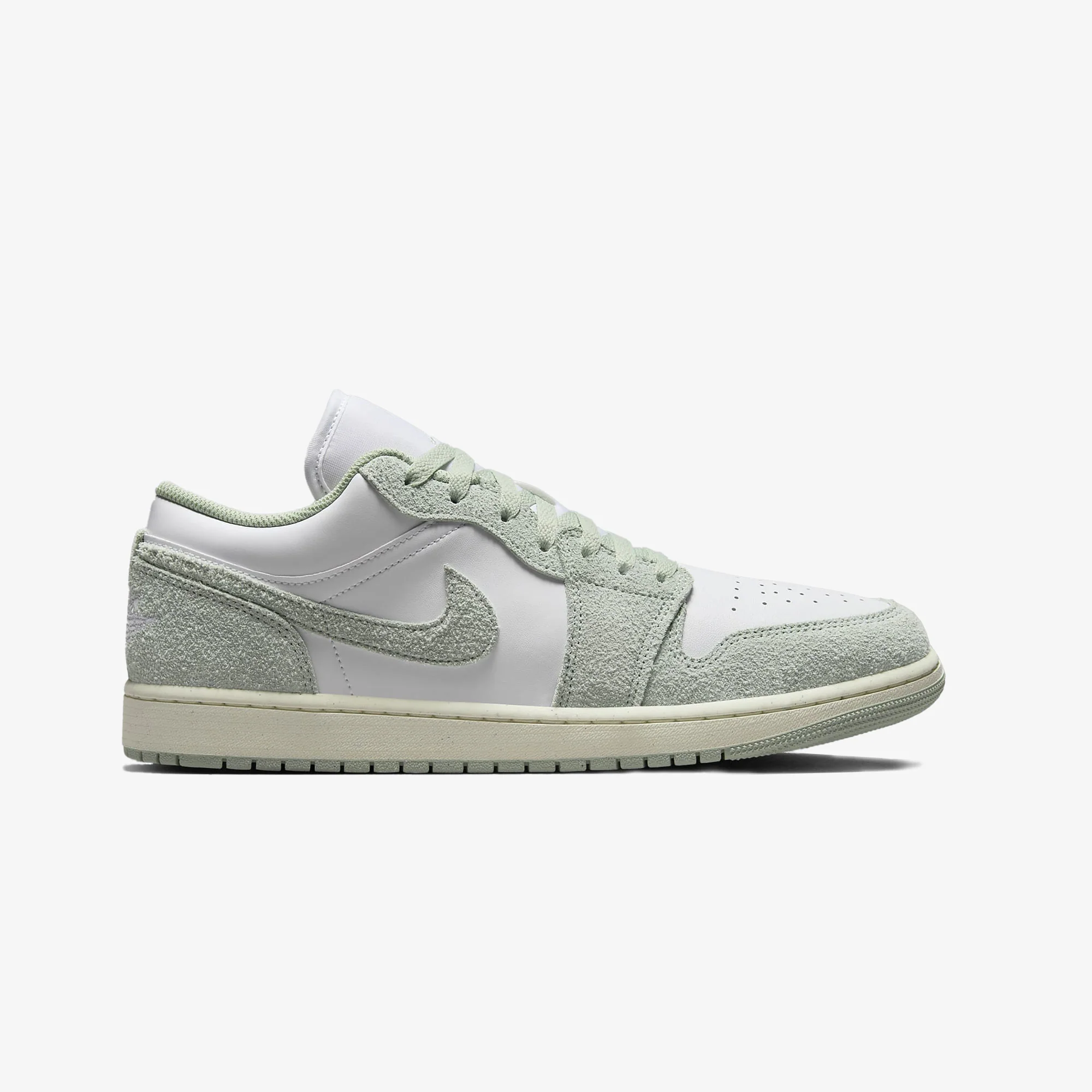 Jordan | AIR JORDAN 1 LOW SE { WHITE/SEAFOAM-SAIL