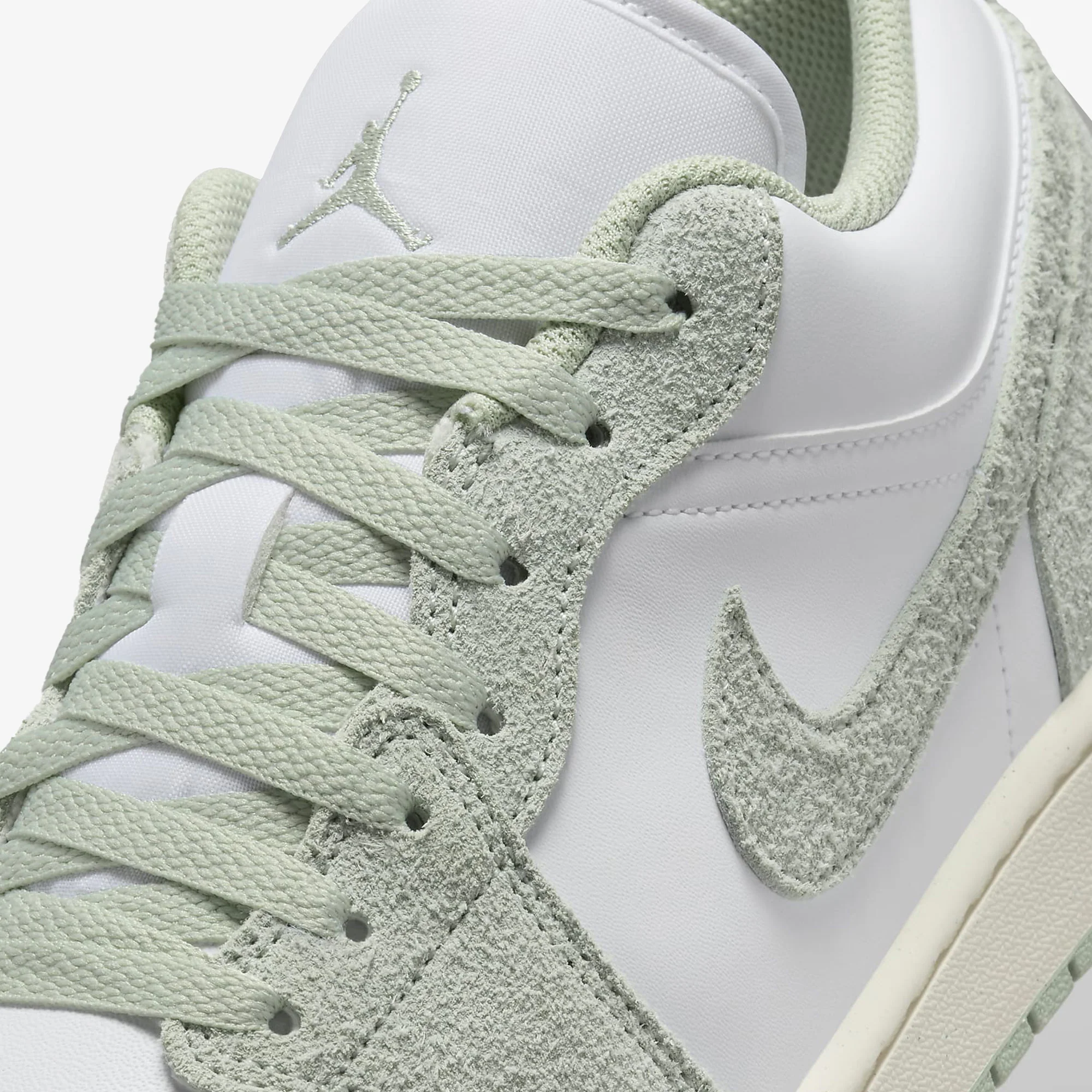 Jordan | AIR JORDAN 1 LOW SE { WHITE/SEAFOAM-SAIL - Image 4