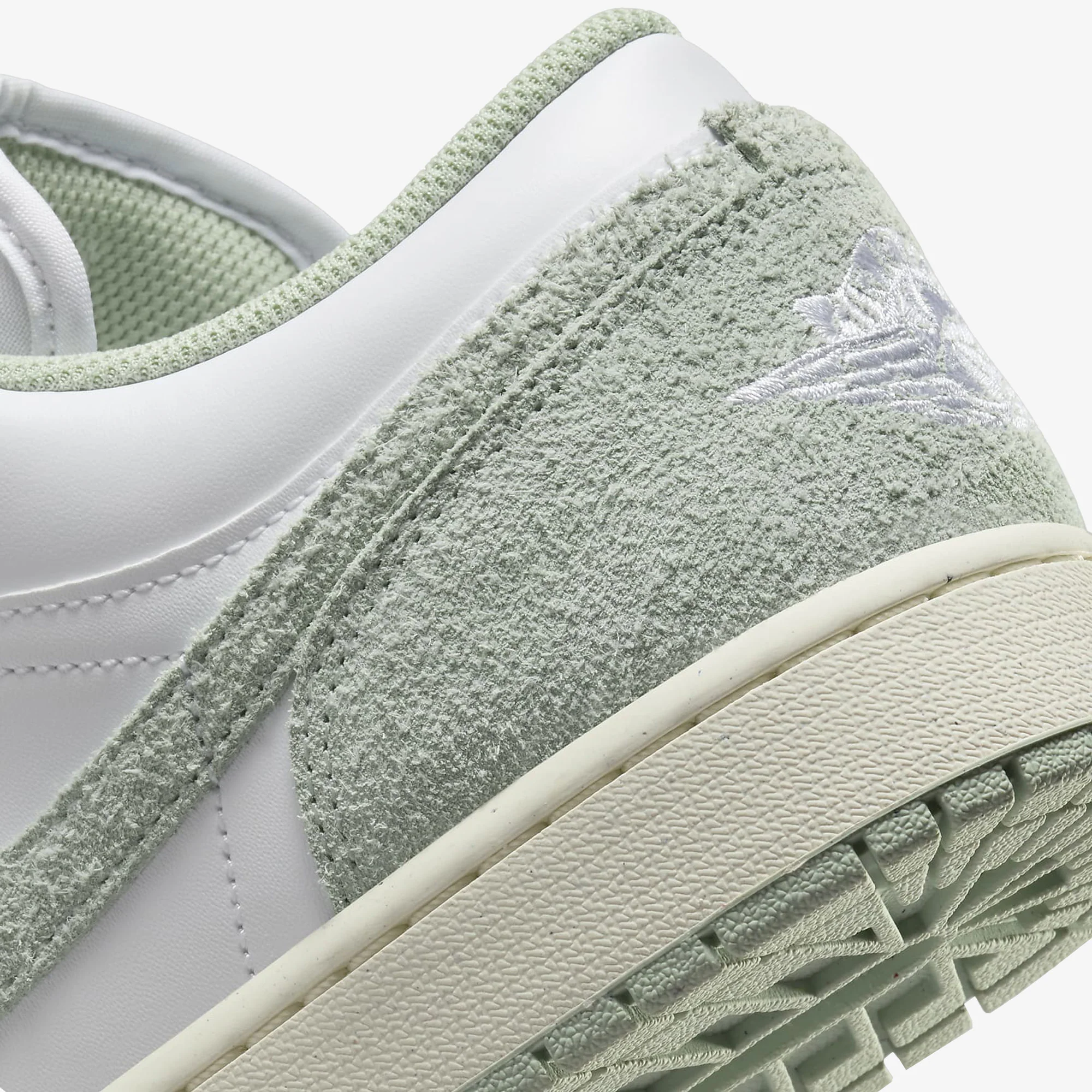 Jordan | AIR JORDAN 1 LOW SE { WHITE/SEAFOAM-SAIL - Image 5