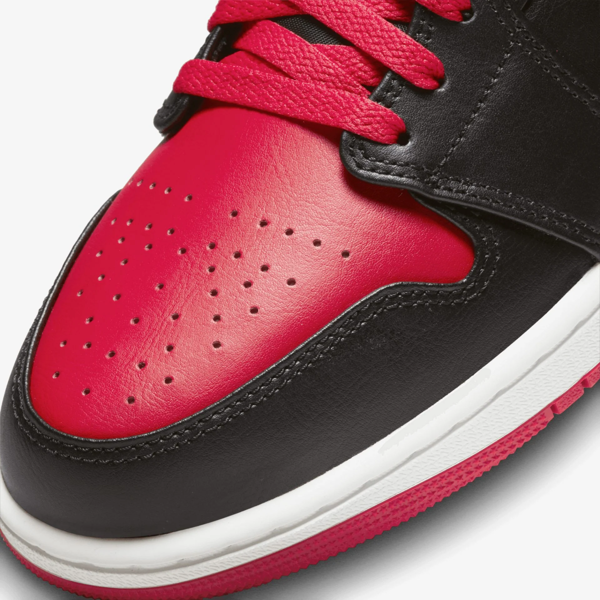 Jordan | AIR JORDAN 1 MID { BLACK/FIRE RED-WHITE - Image 4