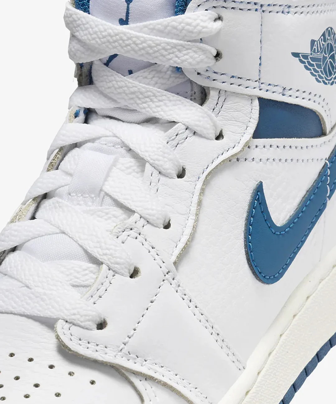 Jordan | AIR JORDAN 1 MID SE (GS) { WHITE/INDUSTRIAL BLUE-SAIL - Image 4