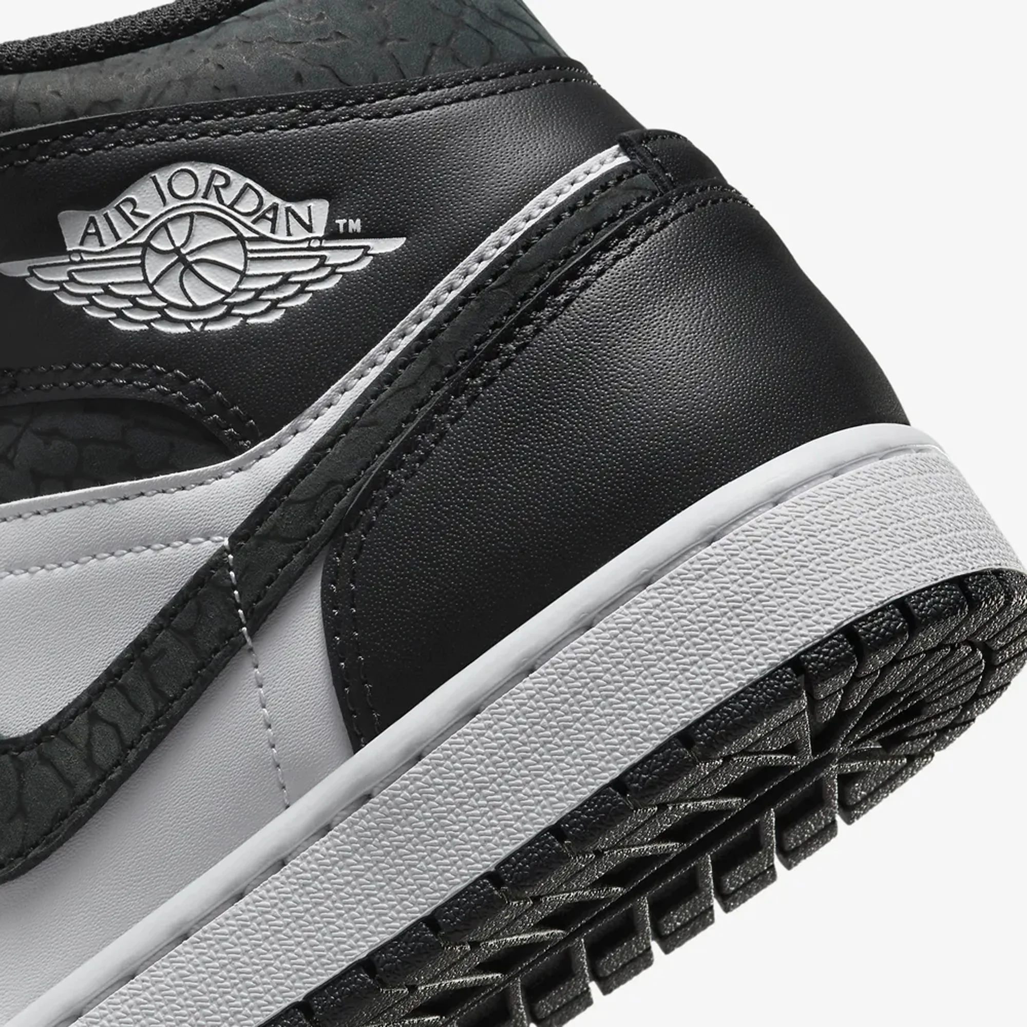 Jordan | AIR JORDAN 1 MID SE { OFF NOIR/BLACK-WHITE-BLACK - Image 5