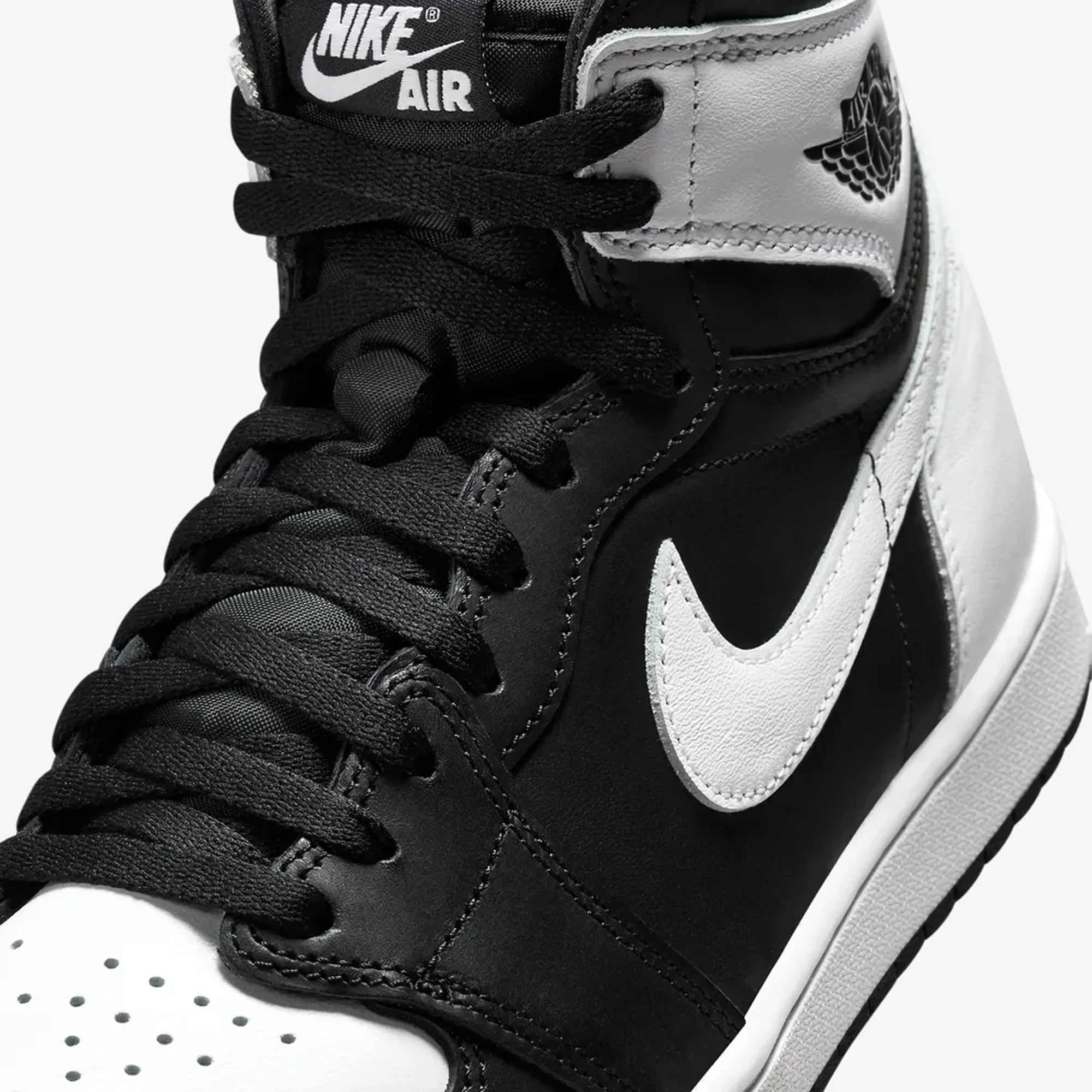 Jordan | AIR JORDAN 1 RETRO HIGH OG { BLACK/WHITE-WHITE - Image 4