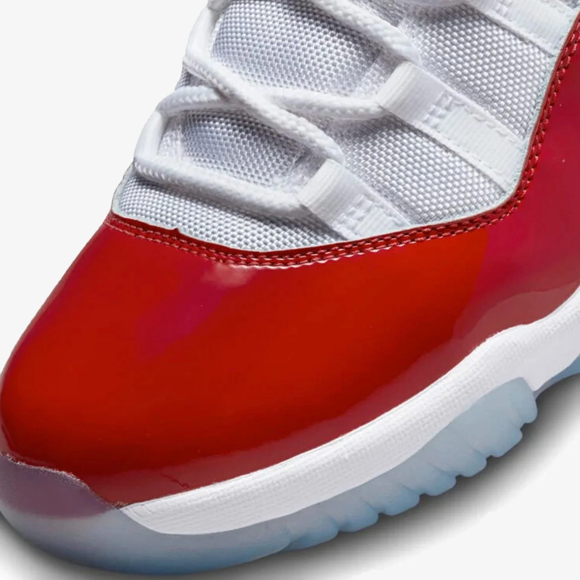 Jordan | AIR JORDAN 11 RETRO { WHITE/VARSITY RED-BLACK - Image 4