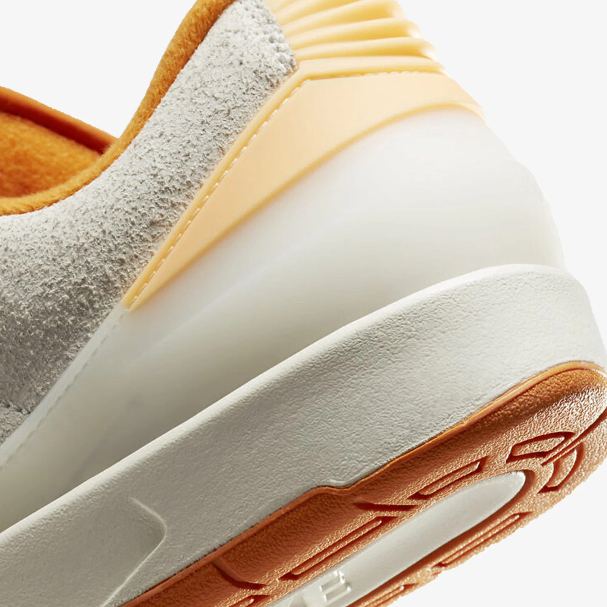 Jordan | AIR JORDAN 2 RETRO LOW { SAIL/MELON TINT-LIGHT CURRY-COBBLESTONE - Image 5