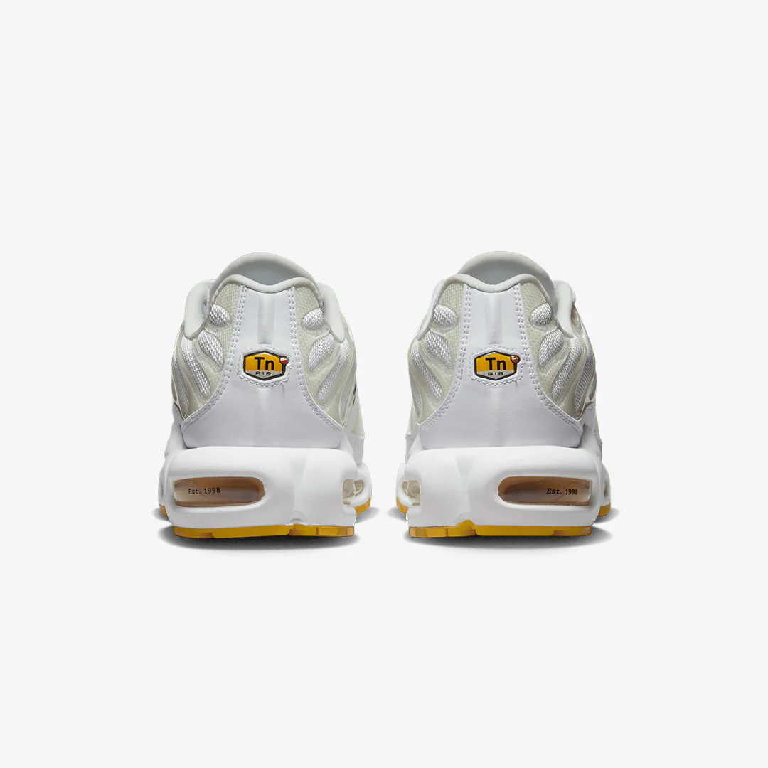 Nike | AIR MAX PLUS SE { WHITE - Image 3