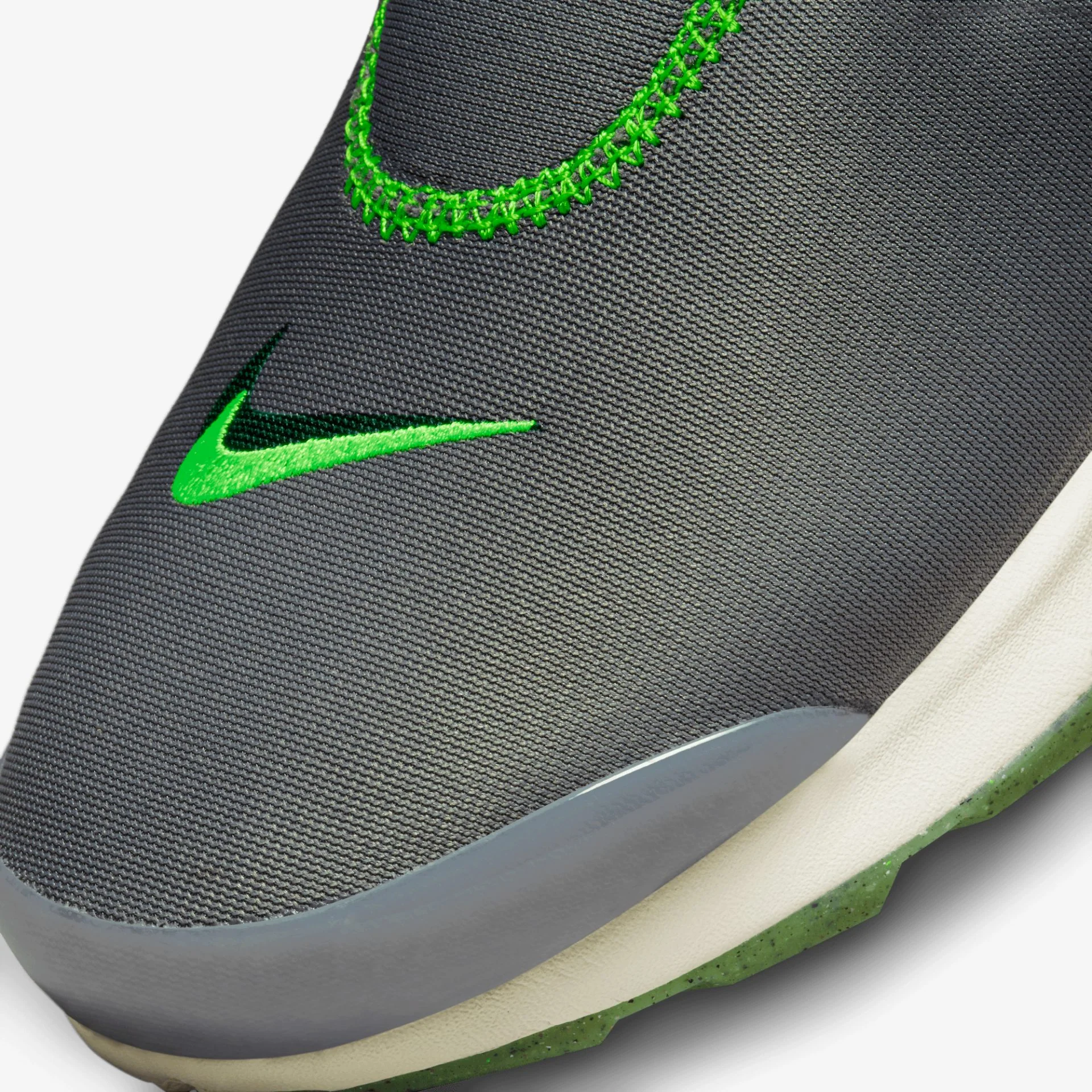 Nike | AIR PRESTO HALLOWEEN { SMOKE GREEN/OFF NOIR - Image 4