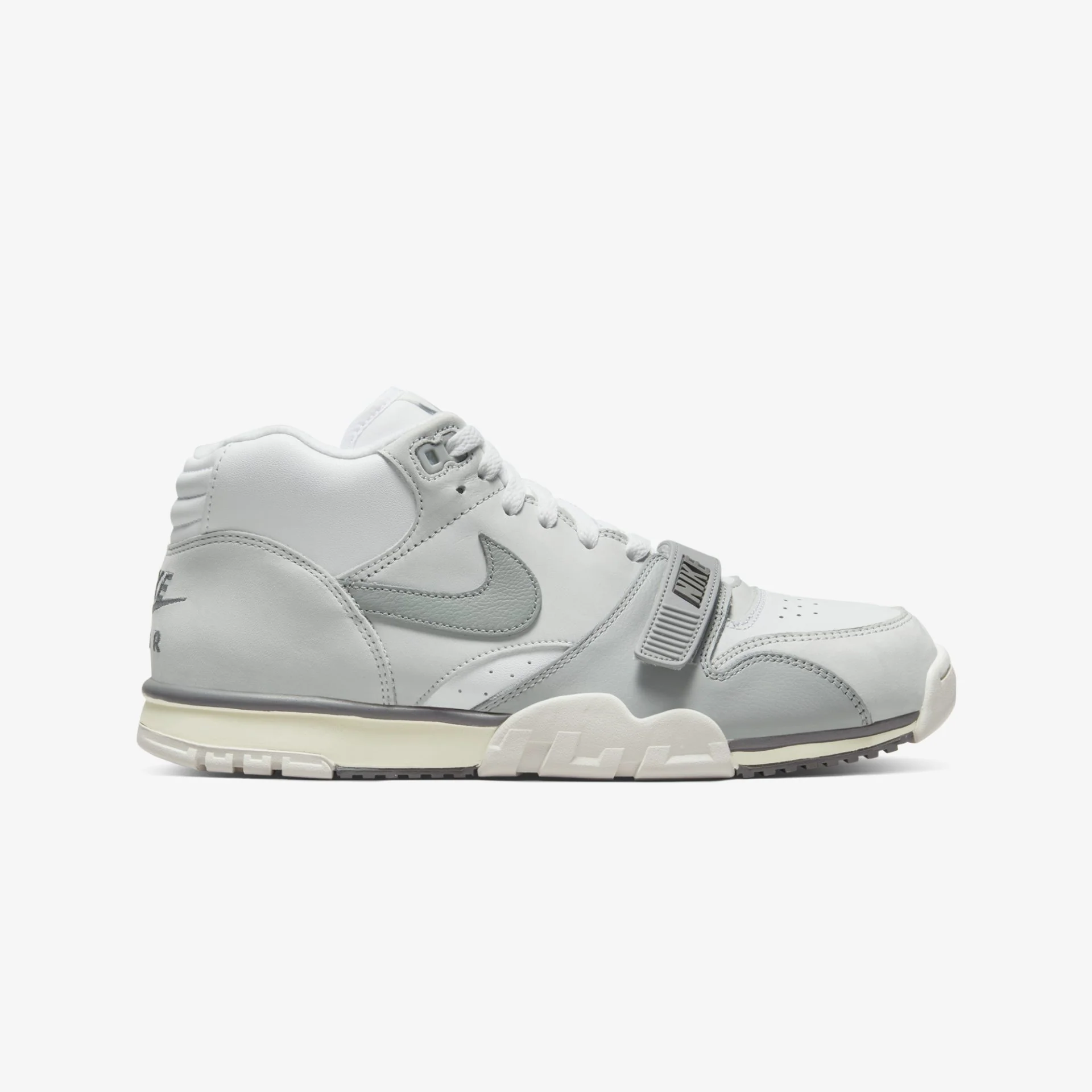 Nike | AIR TRAINER 1 { PHOTON DUST/LIGHT SMOKE
