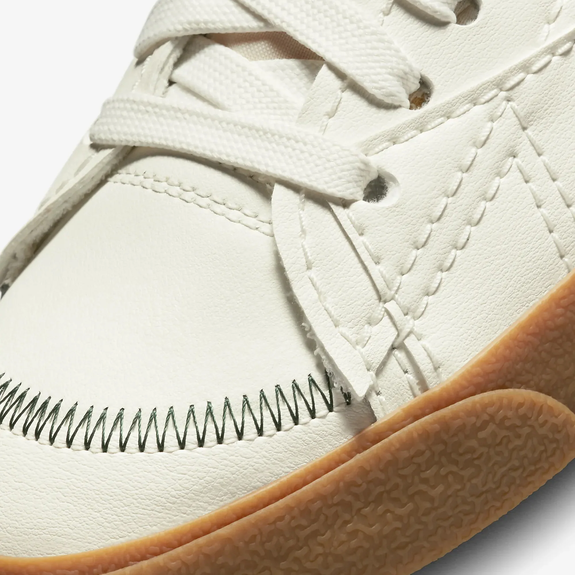 Nike | BLAZER LOW '77 JUMBO WNTR { SAIL/PRO GREEN-GUM MED BROWN - Image 4