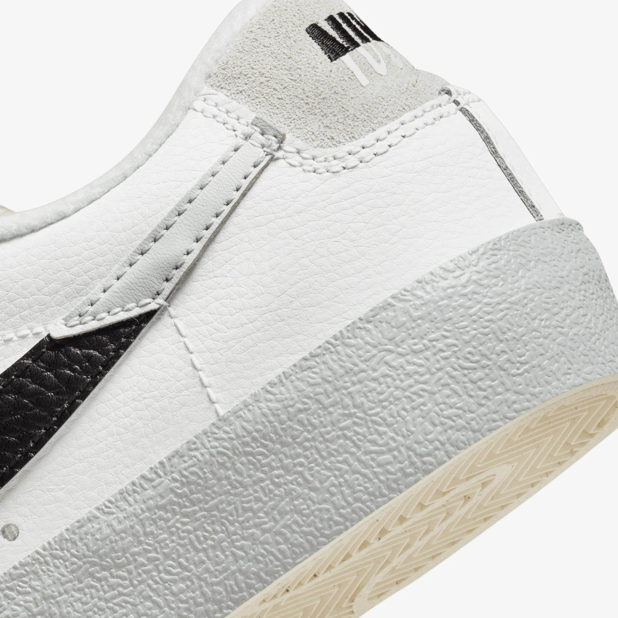 Nike | BLAZER LOW '77 SE REMIX { SUMMIT WHITE/LIGHT SILVER-BLACK - Image 5