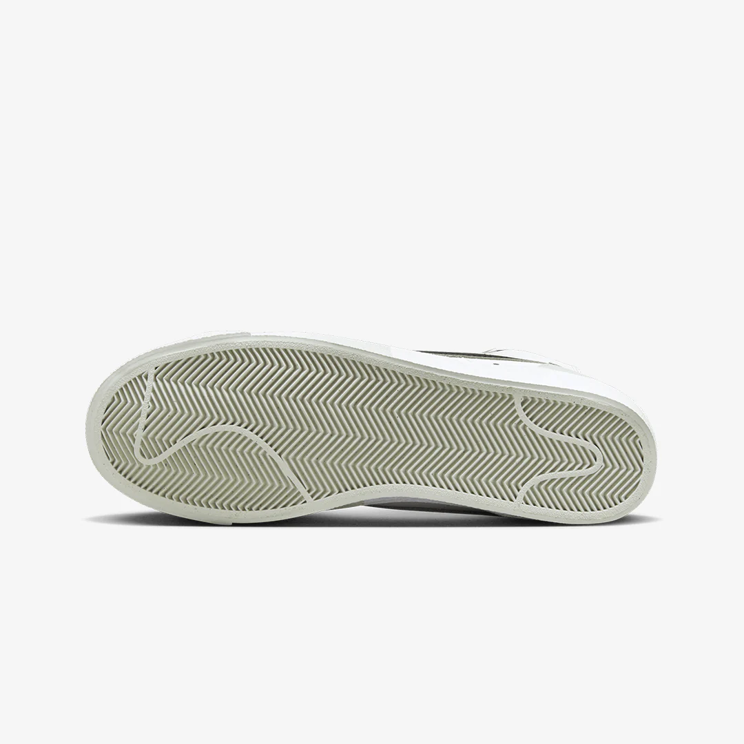 Nike | BLAZER MID '77 PREMIUM { SUMMIT WHITE/BLACK-LIGHT SILVER - Image 4