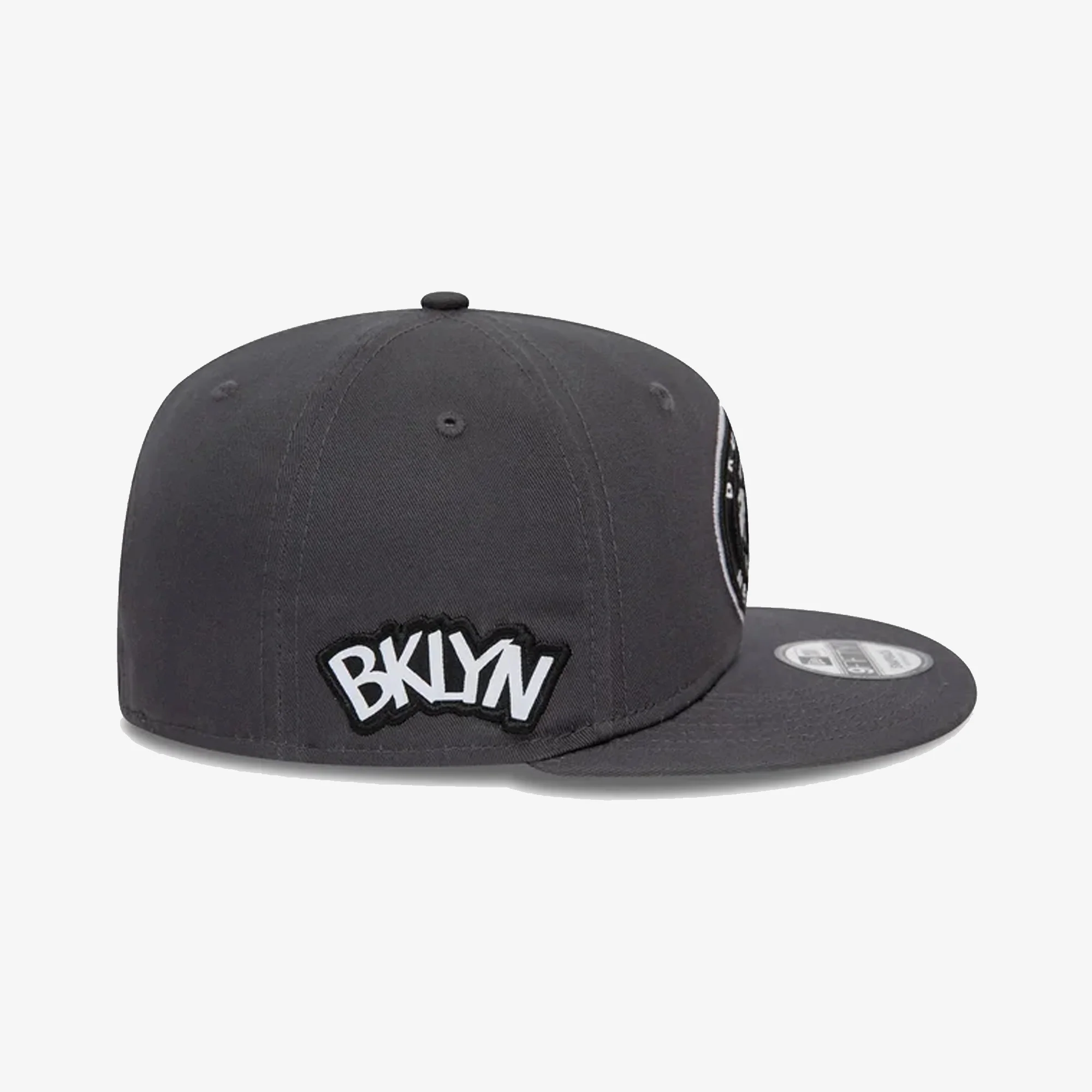 New Era | BROOKLYN NETS NBA SEASONAL INFILL GREY 9FIFTY SNAPBACK CAP { GREY - Image 2