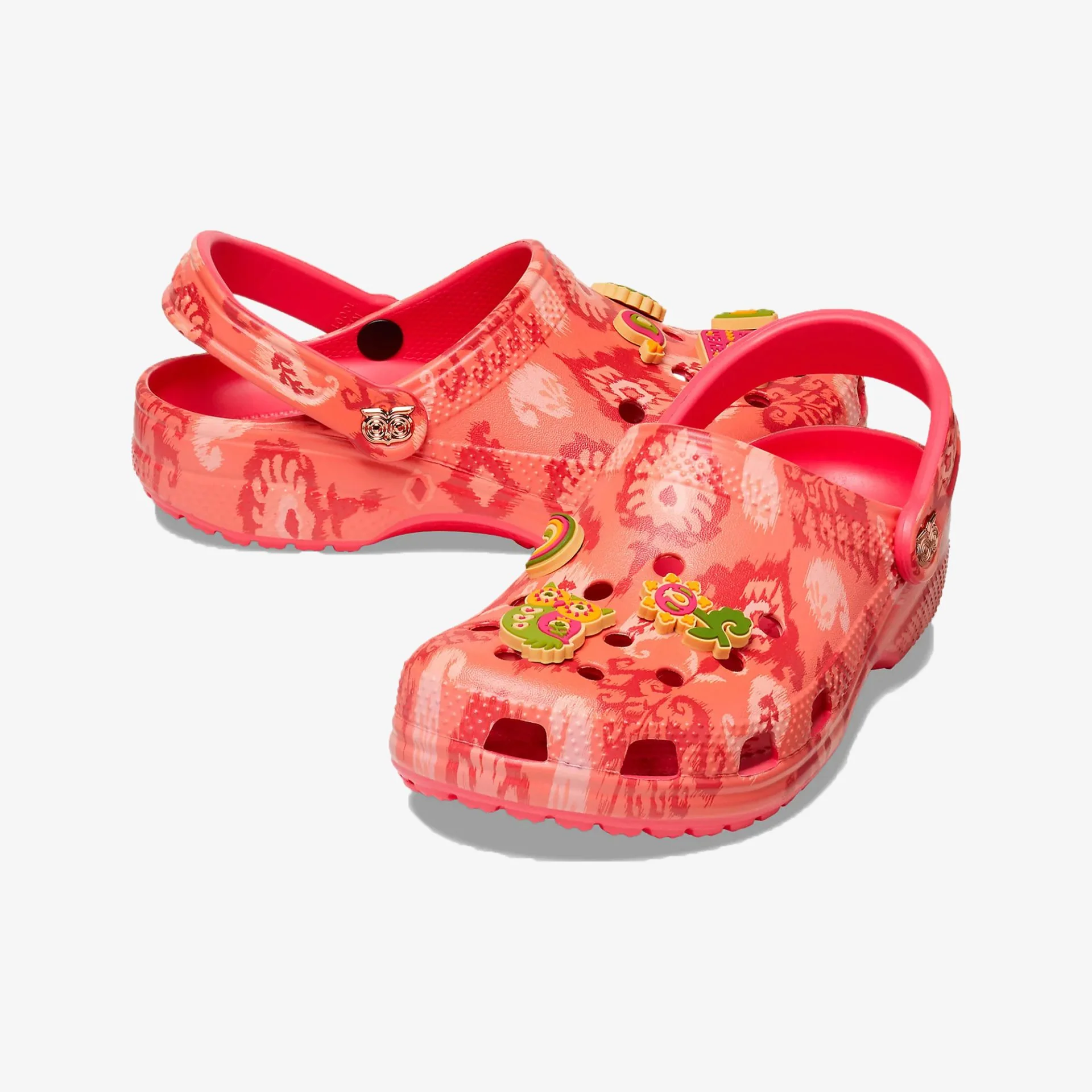 Crocs | CHUMBAK CLASSIC CLOG { RED / MULTI - Image 2