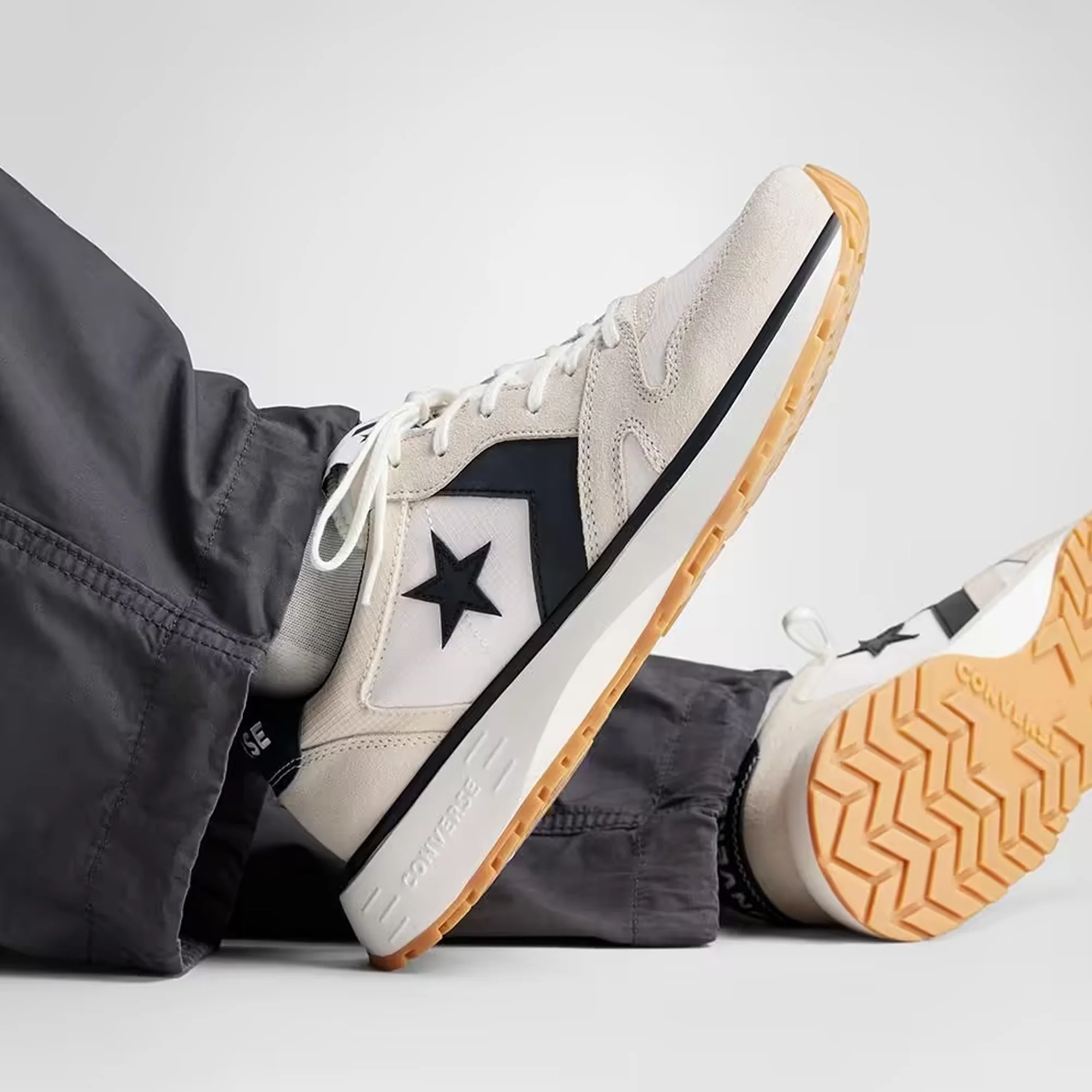CONVERSE | OMNI TRAINER { BLACK/WHITE - Image 2