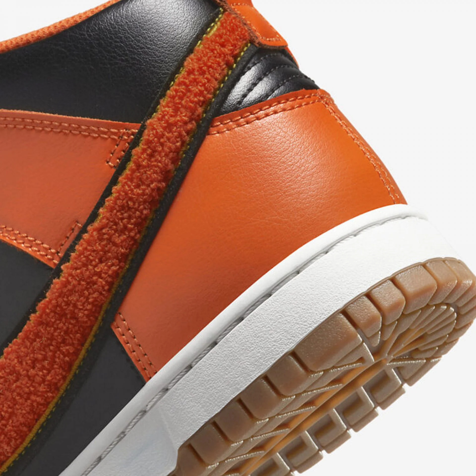 Nike | DUNK HIGH RETRO { BLACK/SAFETY ORANGE-UNIVERSITY GOLD - Image 5