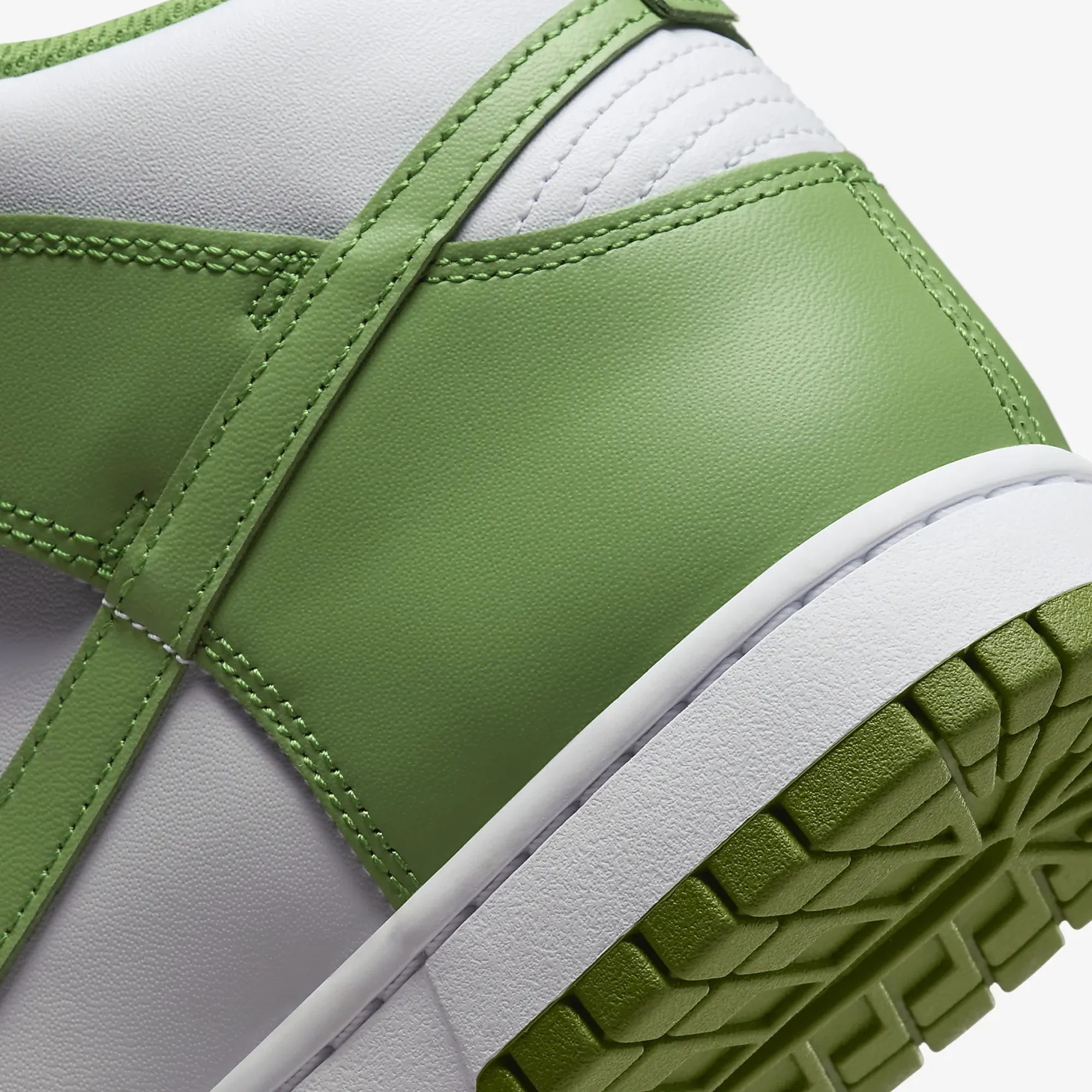 Nike | DUNK HIGH RETRO  { WHITE/CHLOROPHYLL-WHITE - Image 5