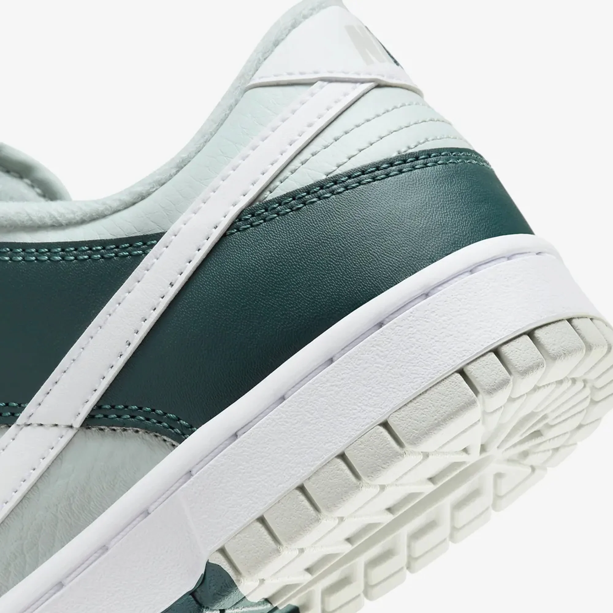 Nike | DUNK LOW RETRO PREMIUM { DEEP JUNGLE/WHITE-LIGHT SILVER - Image 5