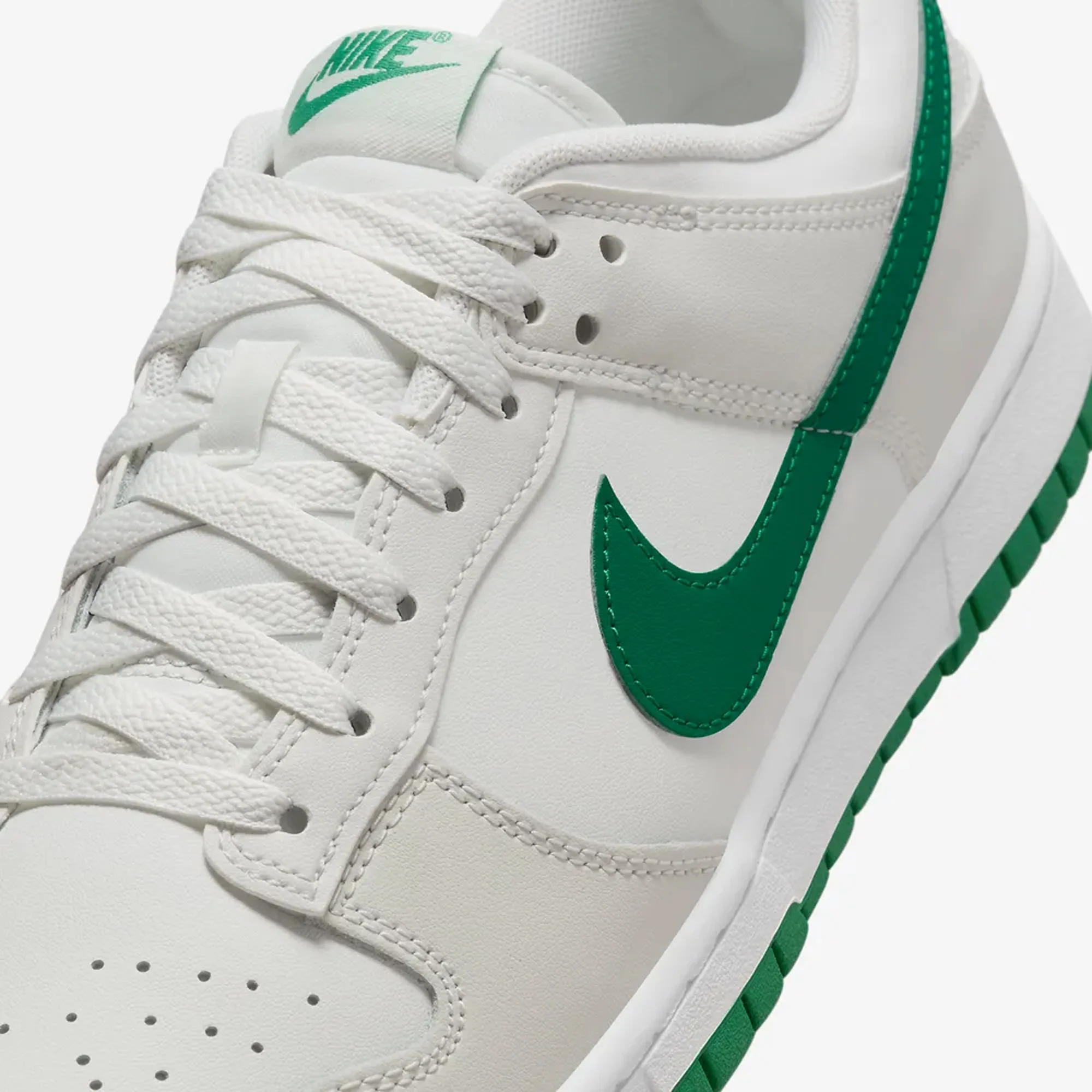 Nike | DUNK LOW RETRO { SUMMIT WHITE/MALACHITE-PLATINUM TINT - Image 4