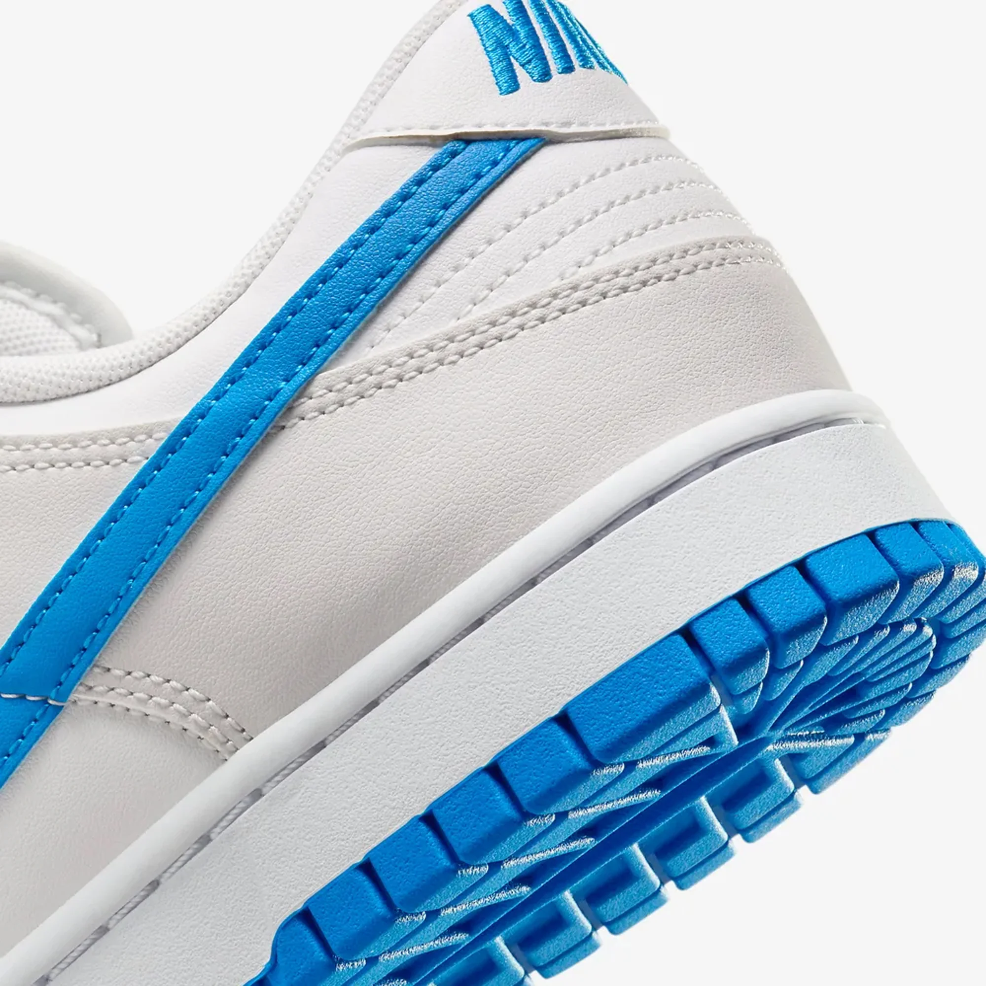 Nike | DUNK LOW RETRO { SUMMIT WHITE/PHOTO BLUE-PLATINUM TINT - Image 5
