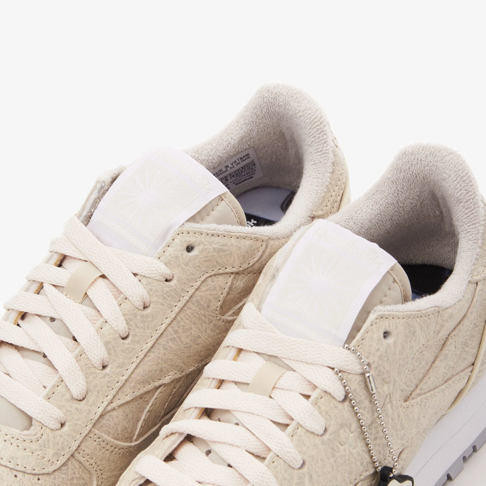 Reebok | EAMES CLASSIC LEATHER { SANDTRAP - Image 4