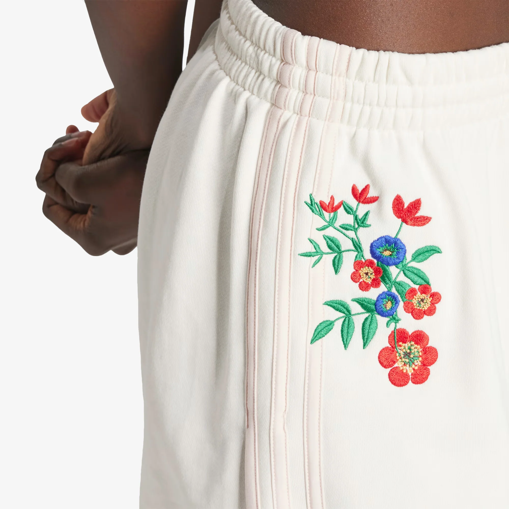 Adidas Originals | FASHION GRAPHICS FLORAL SHORTS { CLOUD WHITE - Image 5