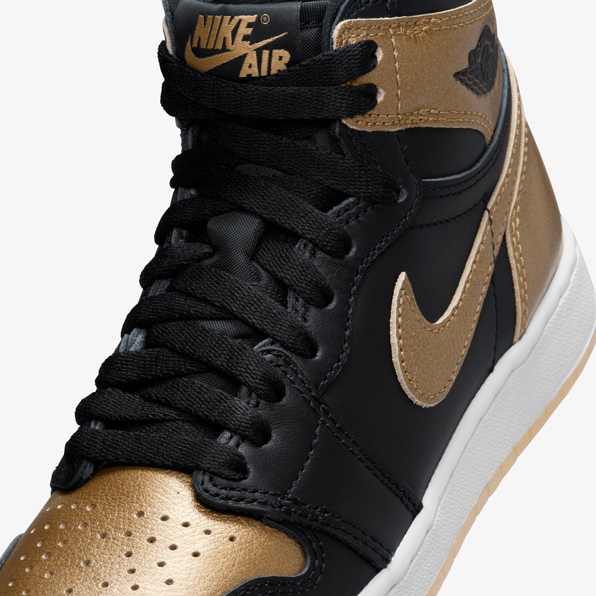 JORDAN | AIR JORDAN 1 HIGH OG (GS) { BLACK/METALLIC GOLD-SAIL - Image 5