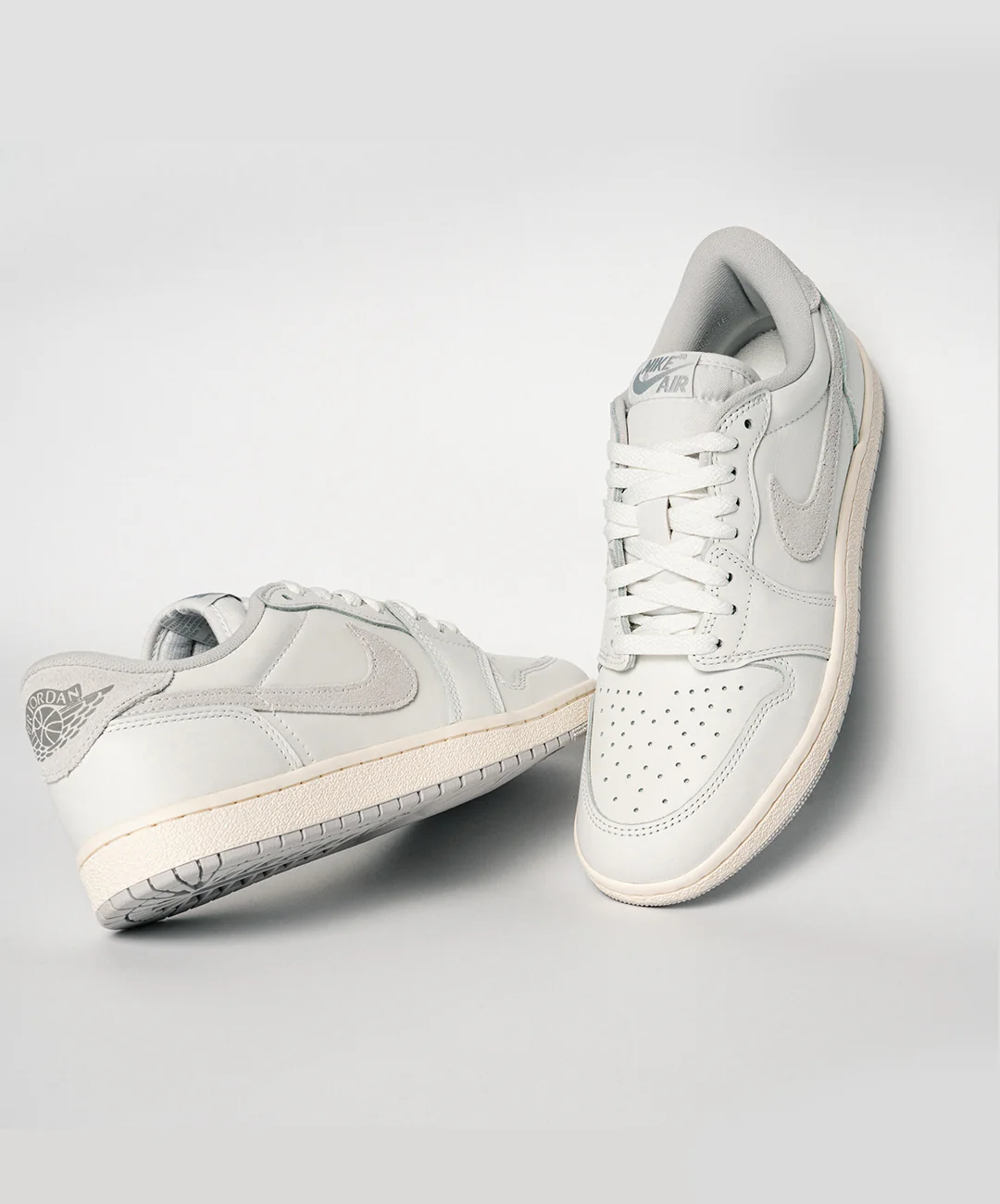 Jordan | AIR JORDAN 1 LOW 85 { SUMMIT WHITE/LT SMOKE GREY-NEUTRAL GREY - Image 4