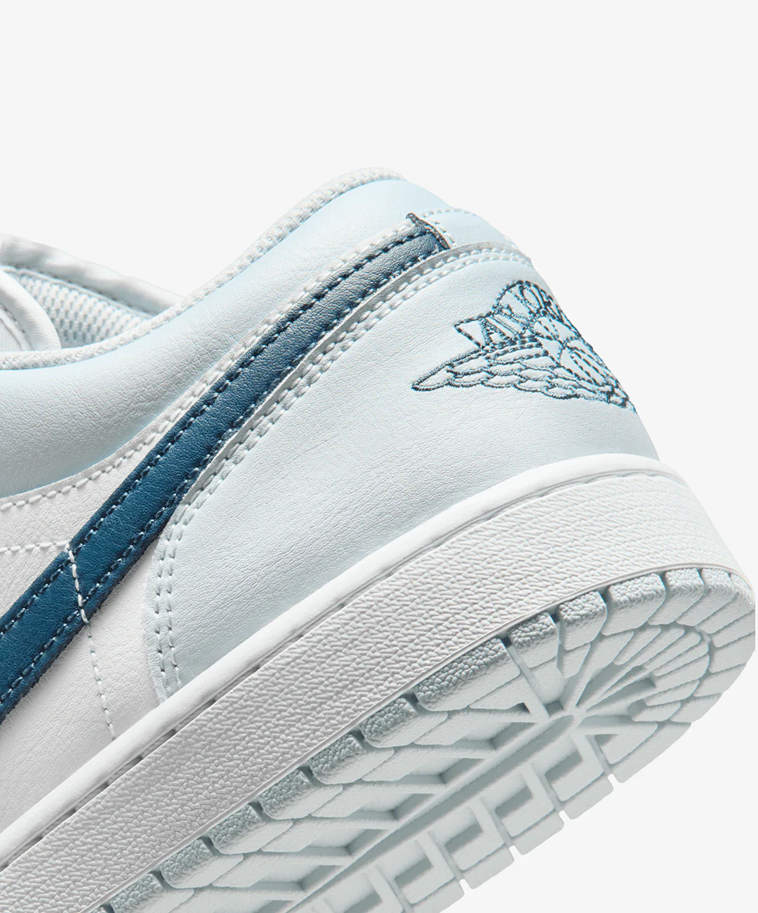 JORDAN | AIR JORDAN 1 LOW { AURA/SQUADRON BLUE-WHITE - Image 6