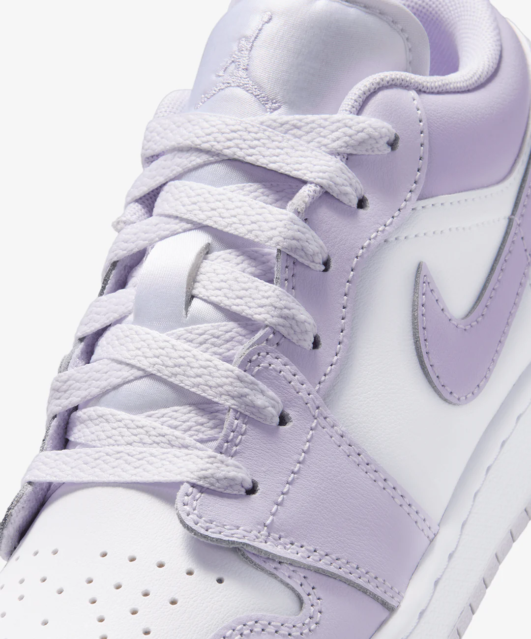 JORDAN | AIR JORDAN 1 LOW (GS) { BARELY GRAPE/WHITE-VIOLET MIST - Image 4
