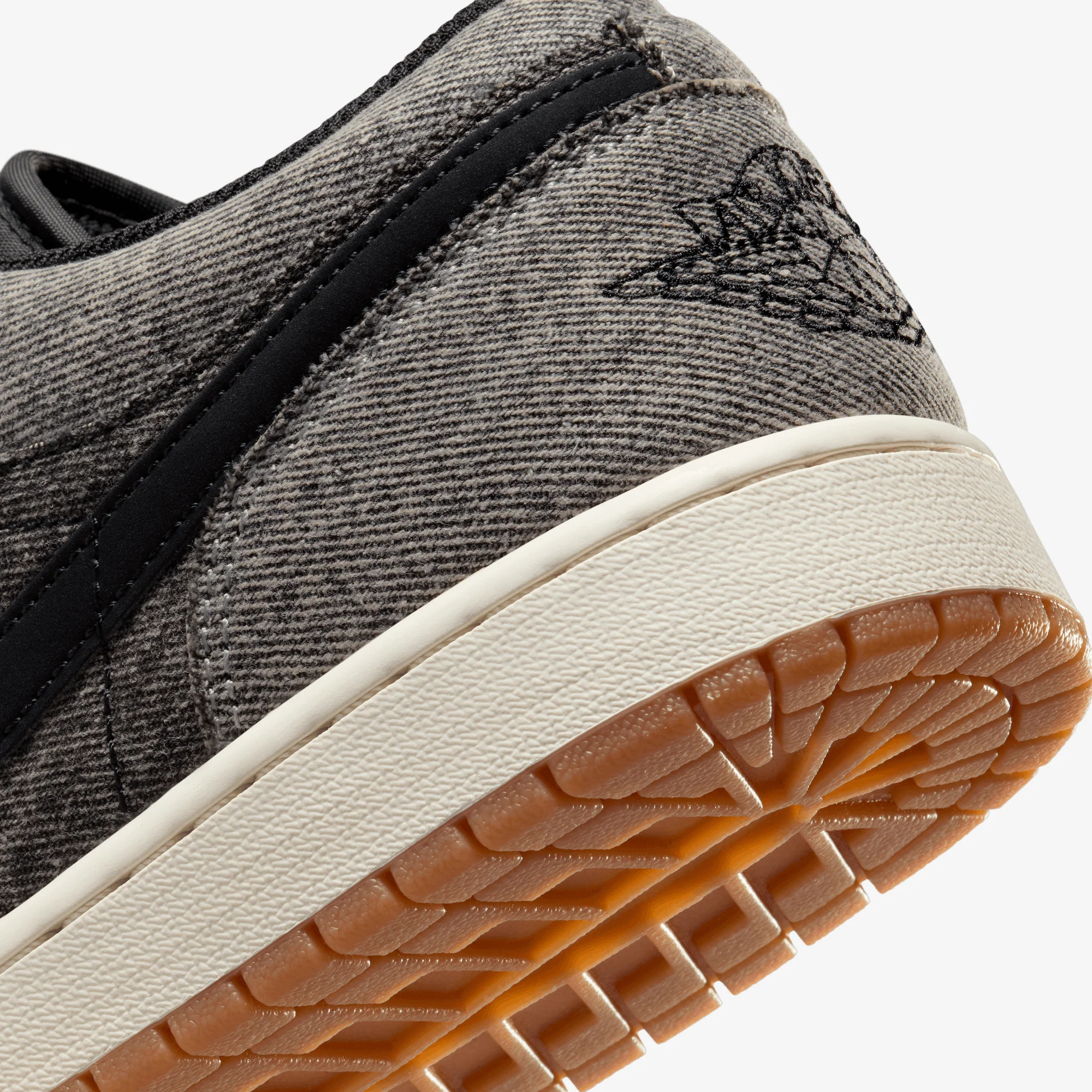 JORDAN | AIR JORDAN 1 LOW { BLACK/BLACK-LT SMOKE GREY-SAIL - Image 6