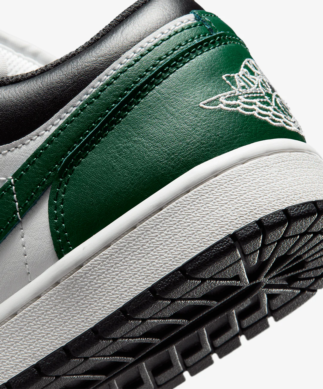 JORDAN | AIR JORDAN 1 LOW { BLACK/SUMMIT WHITE-GORGE GREEN - Image 6
