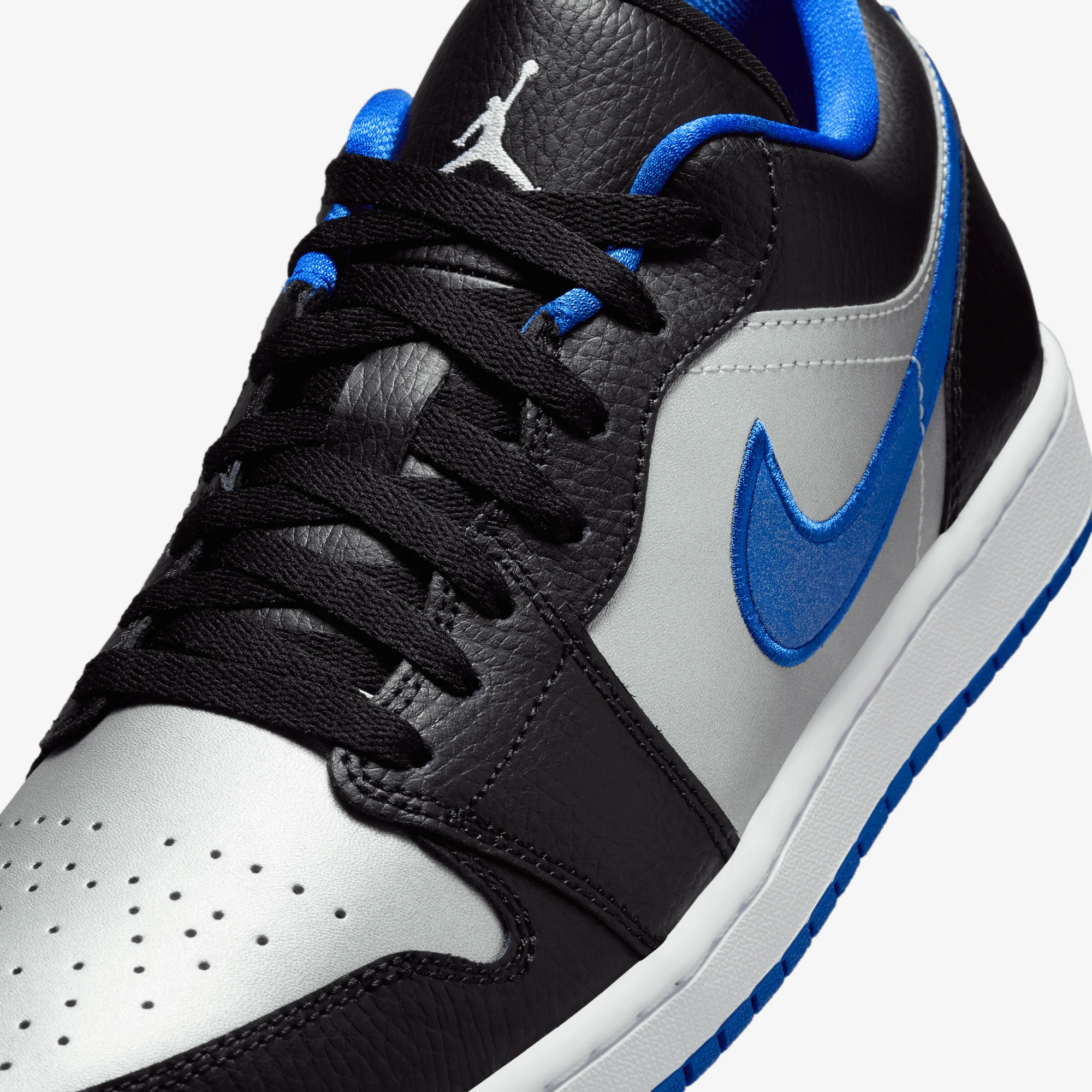 JORDAN | AIR JORDAN 1 LOW { BLACK/WHITE-GAME ROYAL-MTLC PLATINUM - Image 5