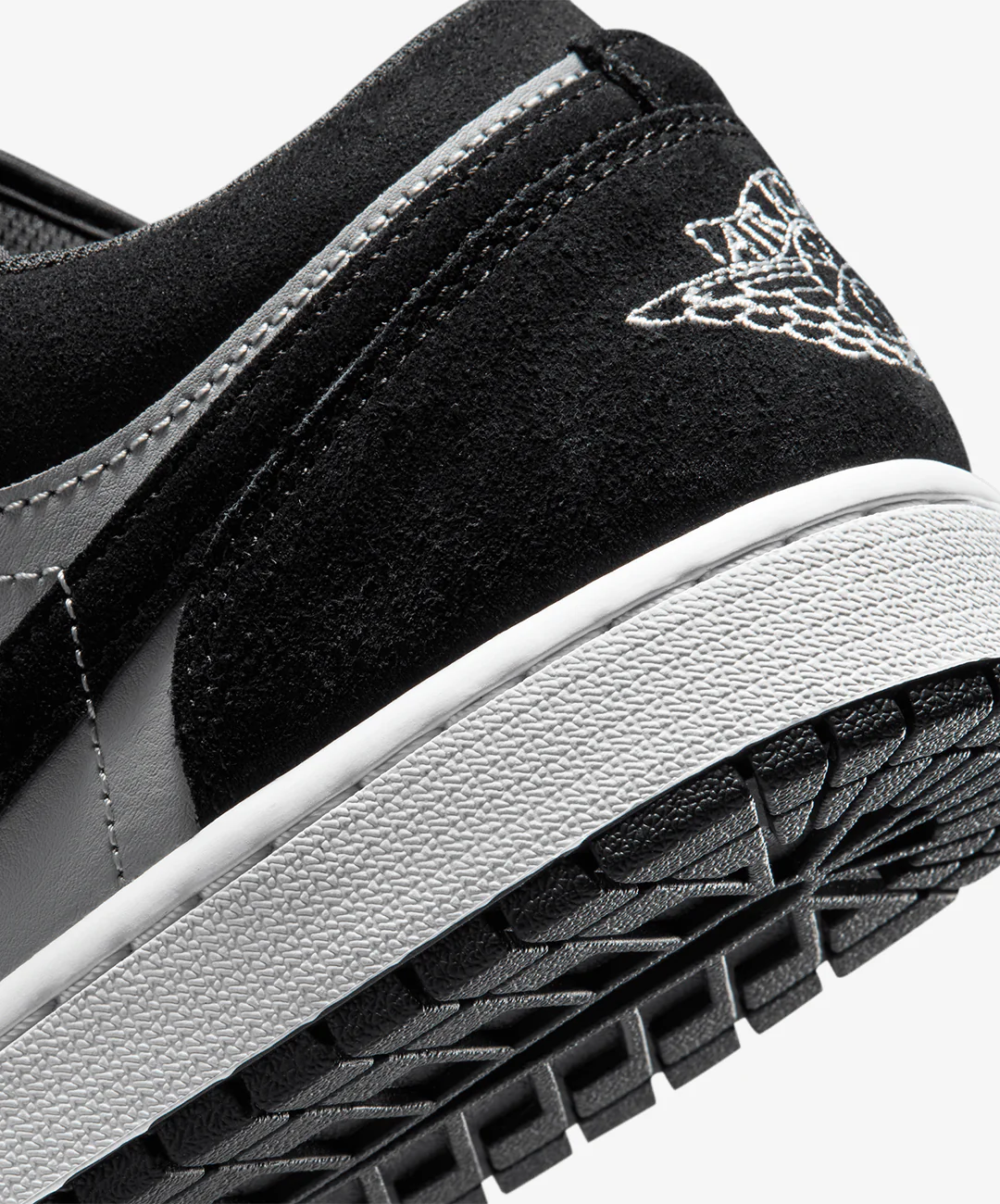 JORDAN | AIR JORDAN 1 LOW { BLACK/WHITE-LT SMOKE GREY - Image 6