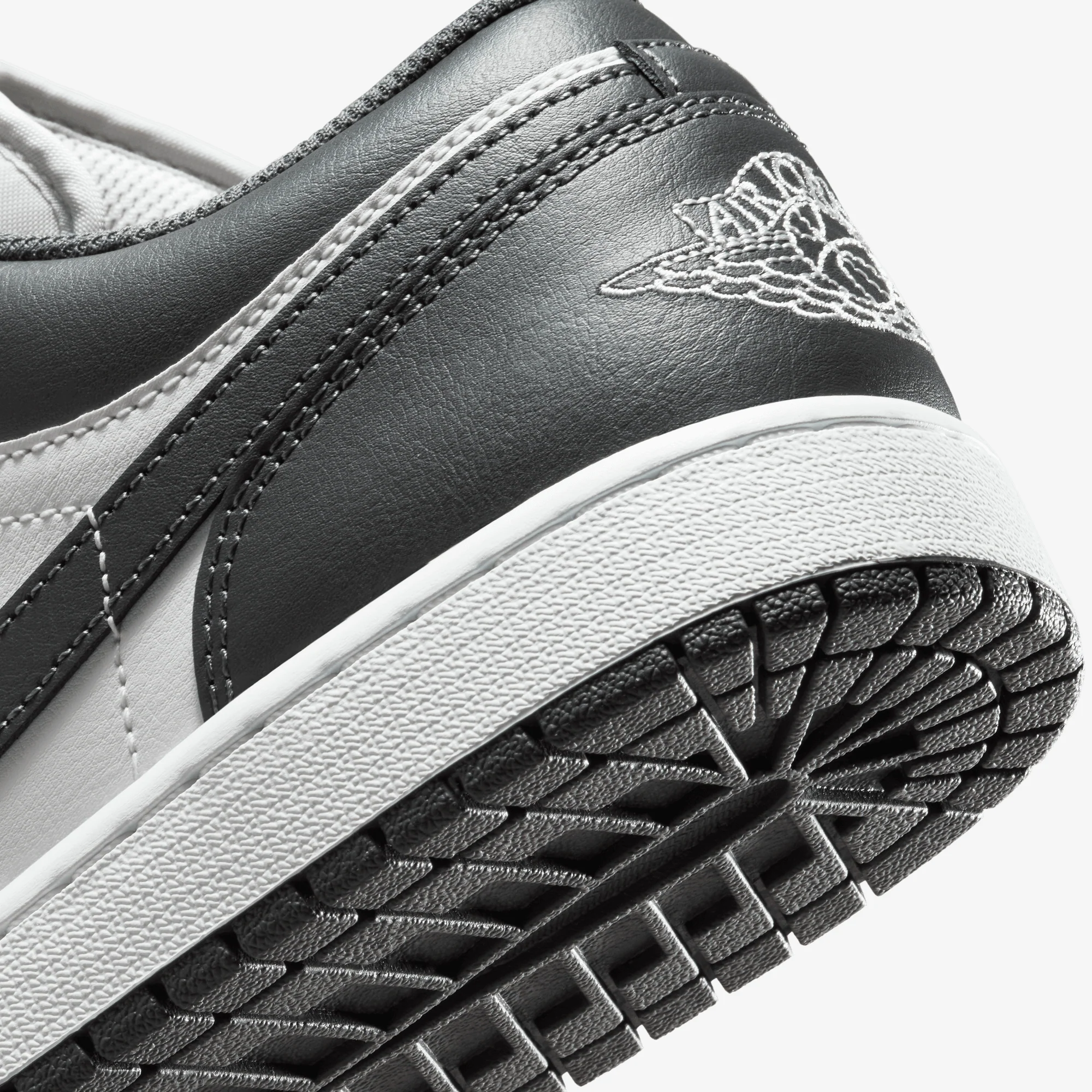JORDAN | AIR JORDAN 1 LOW { IRON GREY/SUMMIT WHITE - Image 6