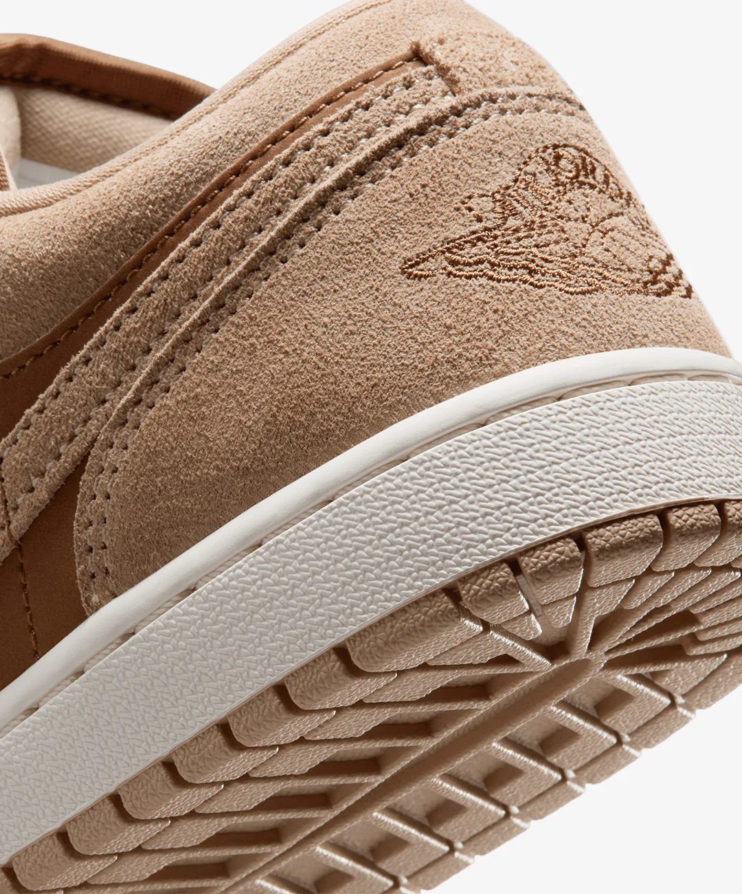 JORDAN | AIR JORDAN 1 LOW { LEGEND MD BROWN/LT BRITISH TAN-CHALK - Image 6