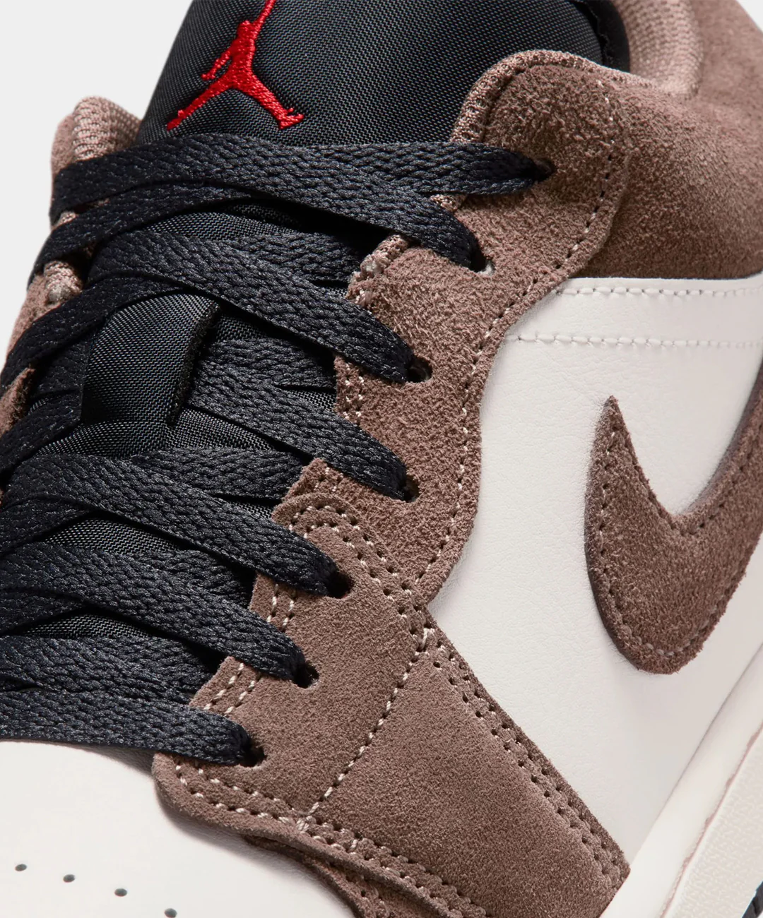 JORDAN | AIR JORDAN 1 LOW { PALOMINO/BLACK-PHANTOM-SAIL - Image 5