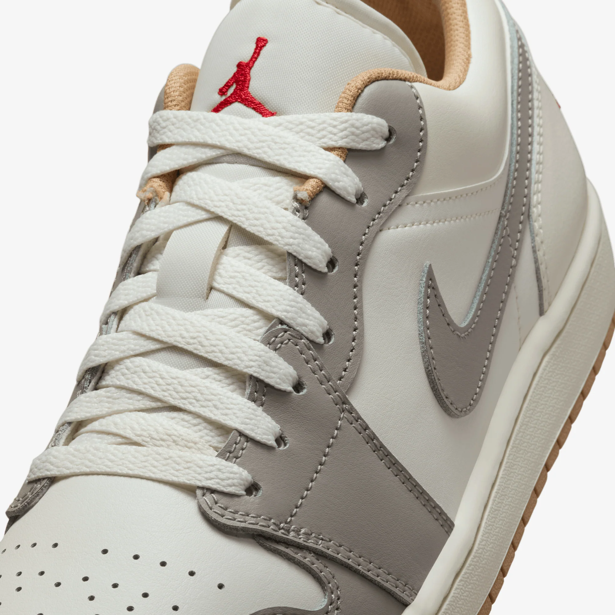 JORDAN | AIR JORDAN 1 LOW { SAIL/FIRE RED-COLLEGE GREY-HEMP - Image 5