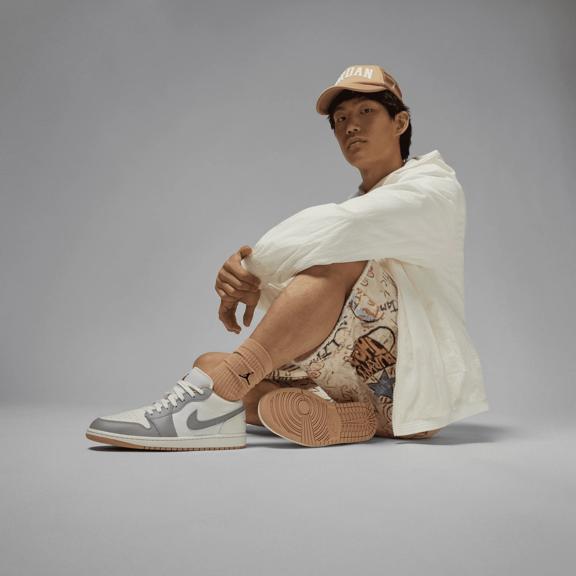 JORDAN | AIR JORDAN 1 LOW { SAIL/FIRE RED-COLLEGE GREY-HEMP - Image 8
