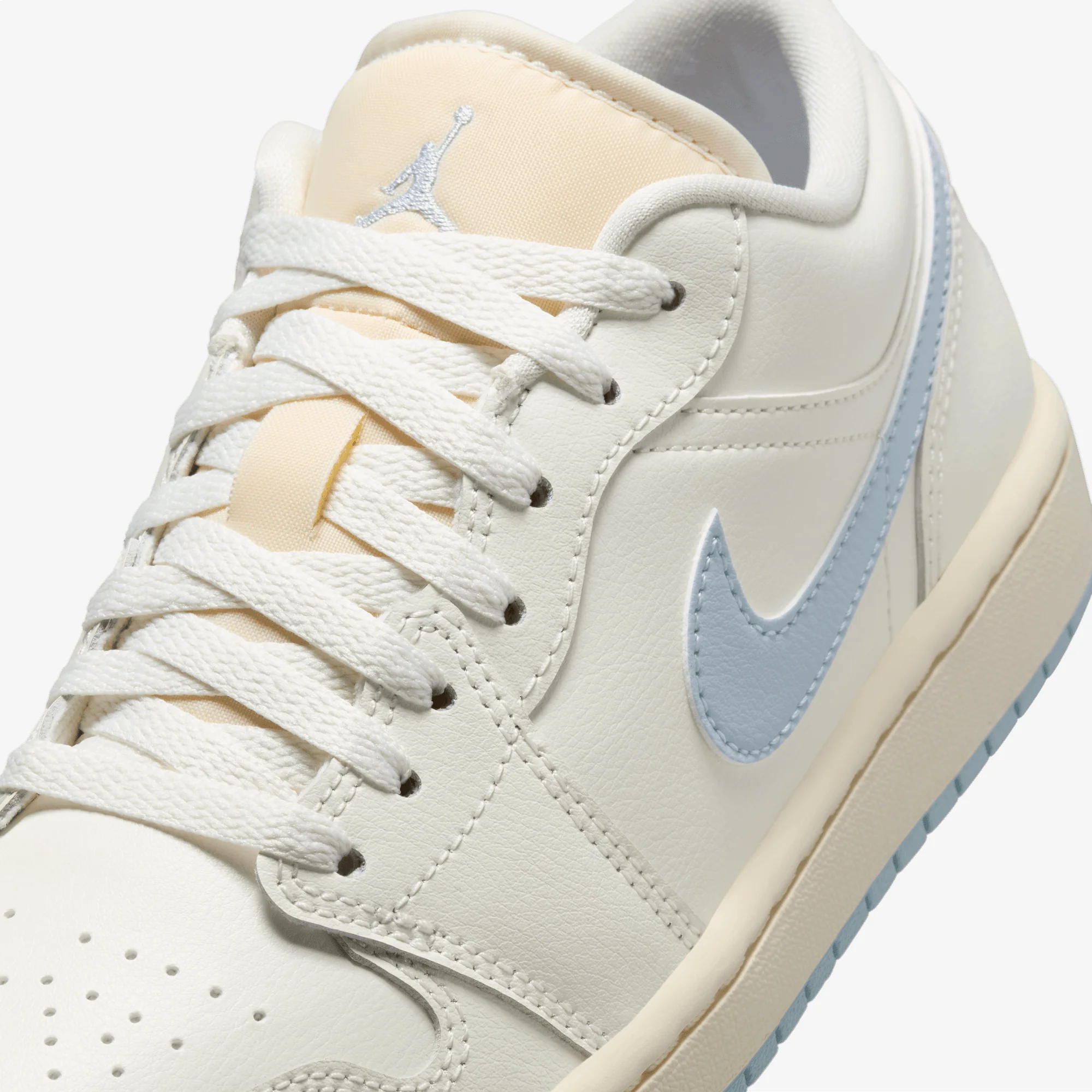 JORDAN | AIR JORDAN 1 LOW { SAIL/GHOST-COCONUT MILK - Image 5