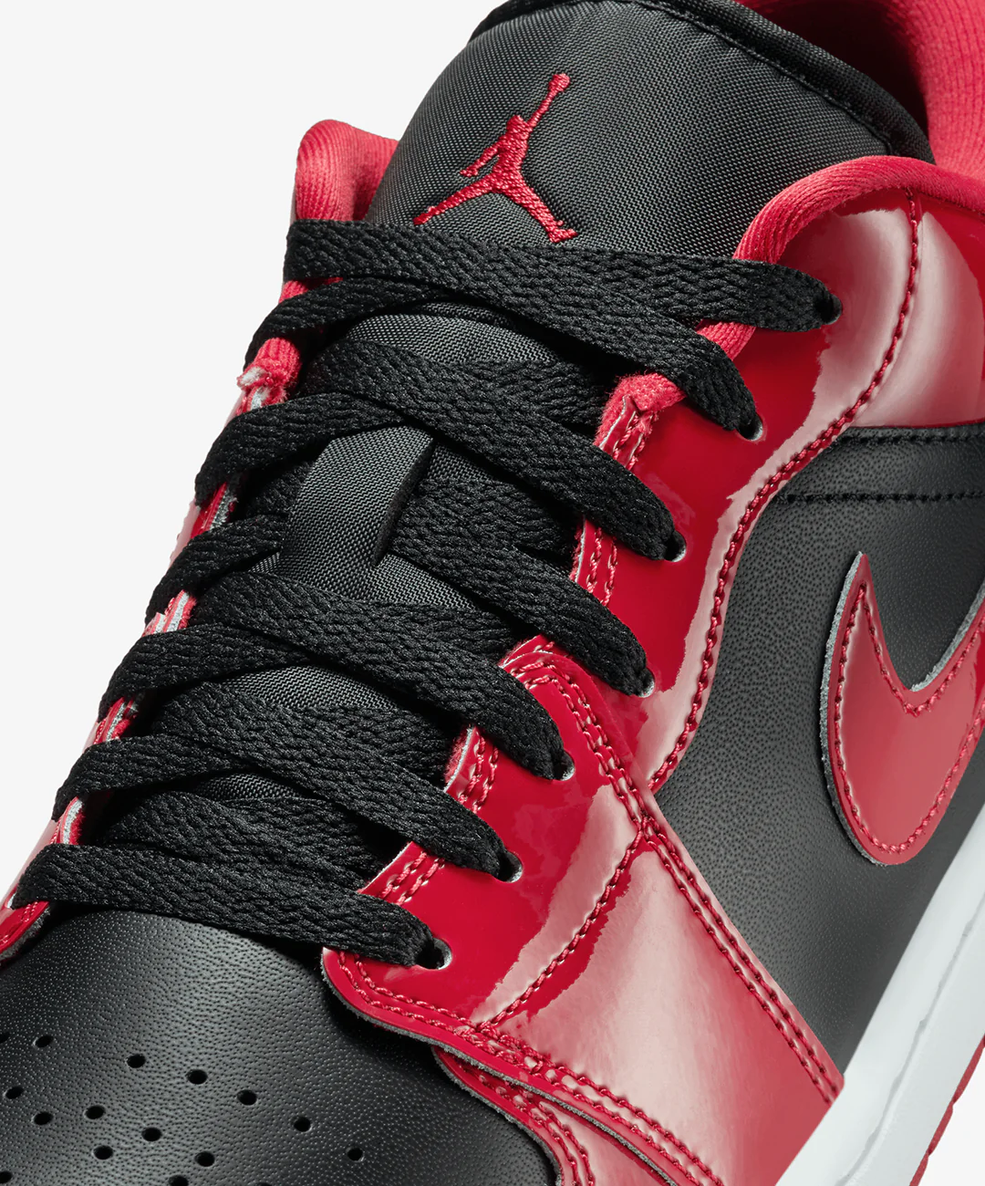 JORDAN | AIR JORDAN 1 LOW SE { BLACK/VARSITY RED-WHITE - Image 5