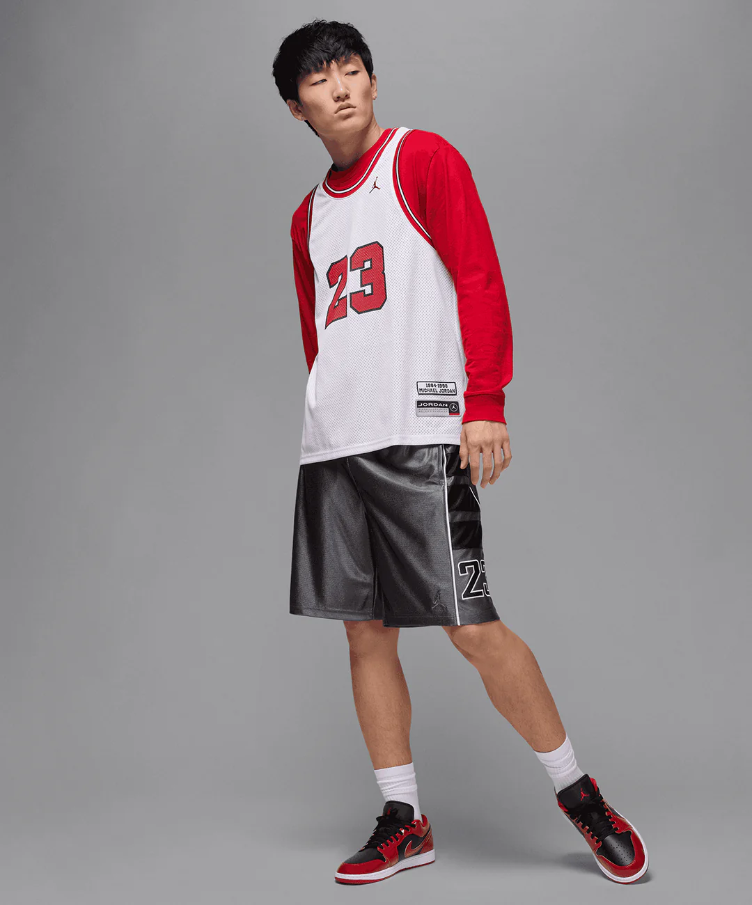 JORDAN | AIR JORDAN 1 LOW SE { BLACK/VARSITY RED-WHITE - Image 7