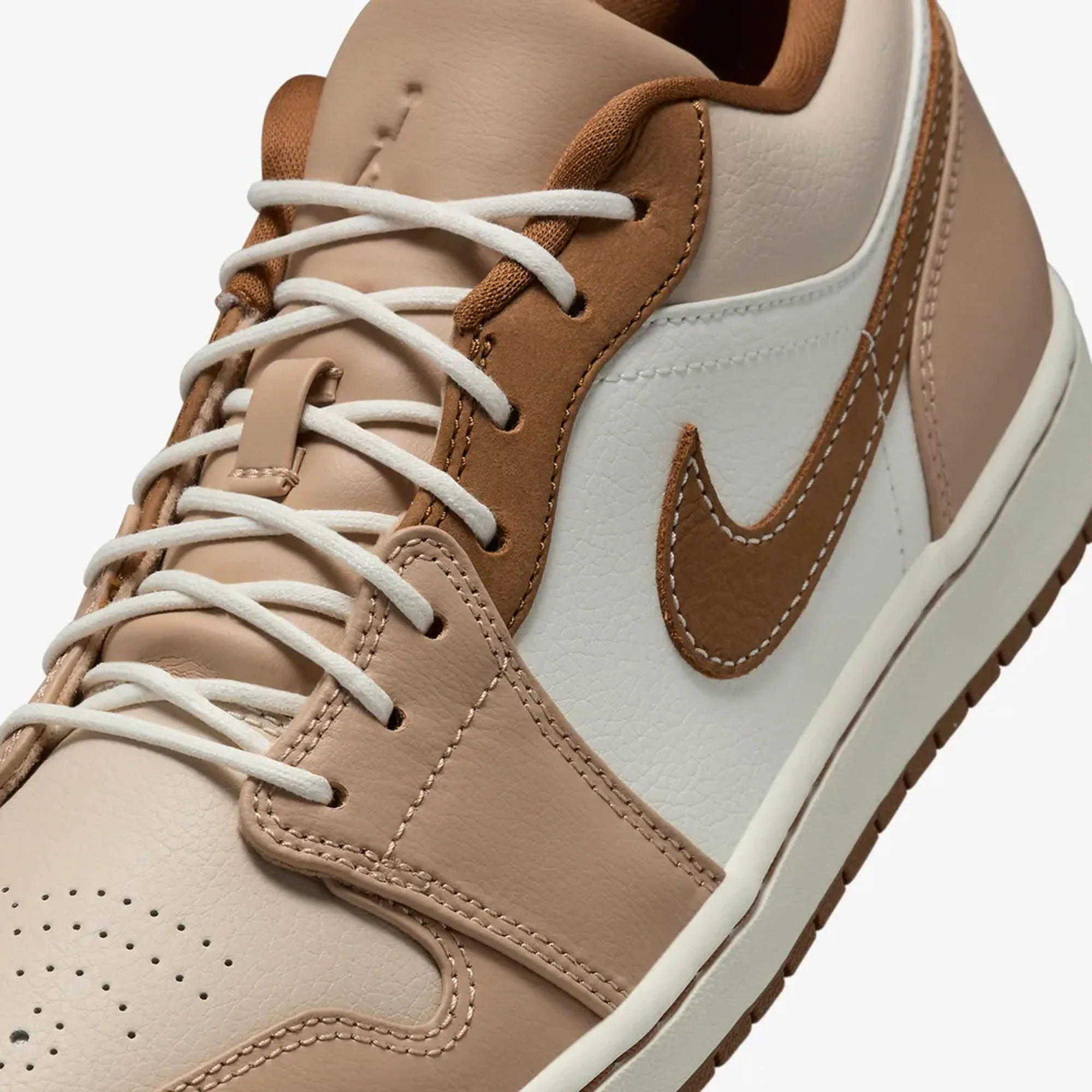 JORDAN | AIR JORDAN 1 LOW SE { HEMP/LT BRITISH TAN-SAIL-OATMEAL - Image 4