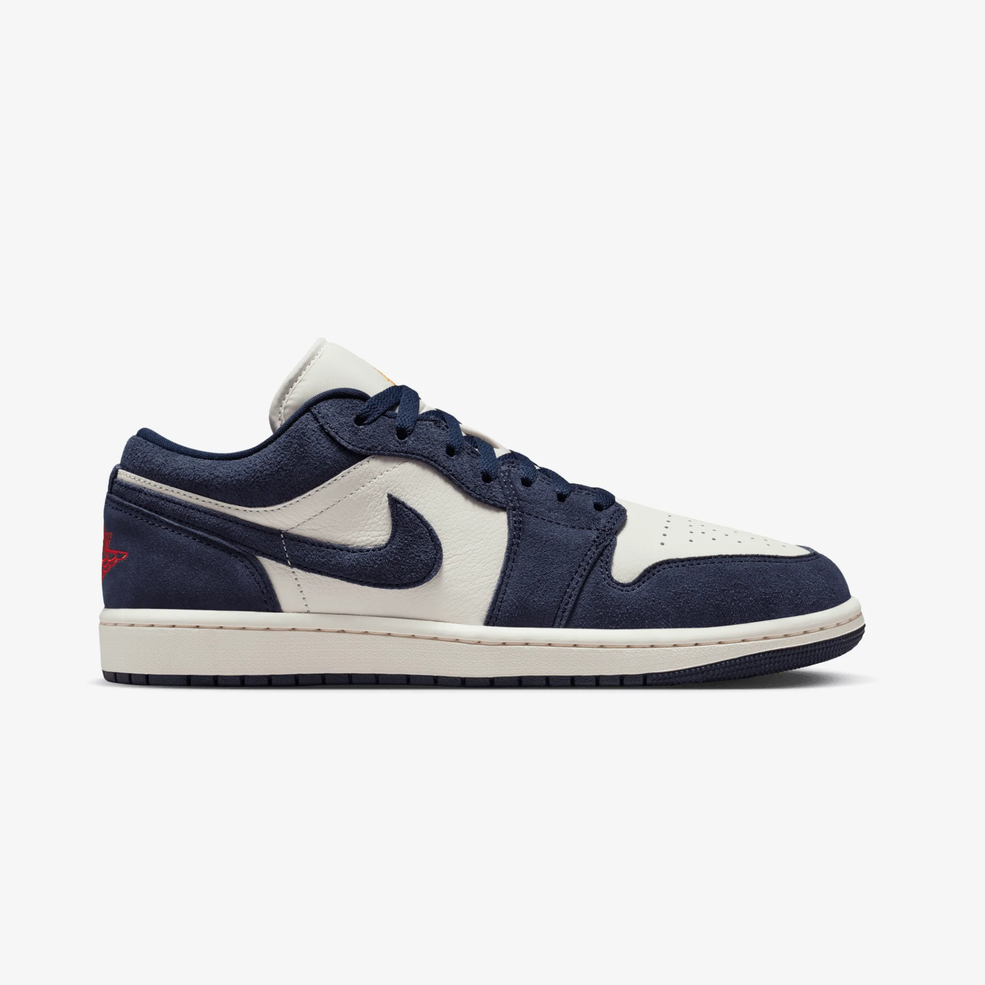 Jordan | AIR JORDAN 1 LOW SE { OBSIDIAN/UNIVERSITY GOLD/CHILE RED/OBSIDIAN